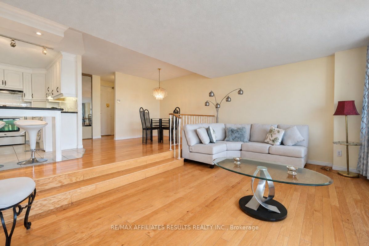 415 Greenview Avenue 408 Property Photo 5