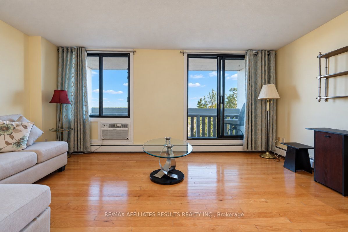 415 Greenview Avenue 408 Property Photo 6