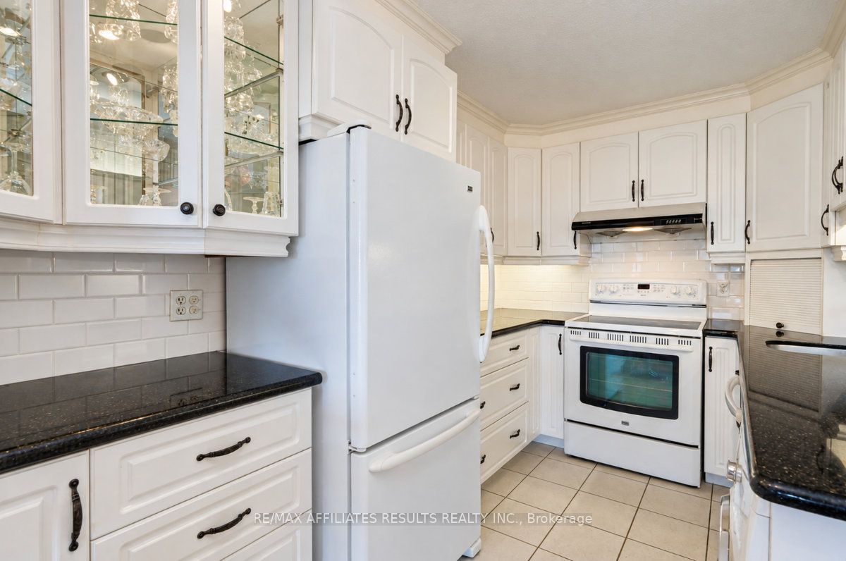 415 Greenview Avenue 408 Property Photo 18