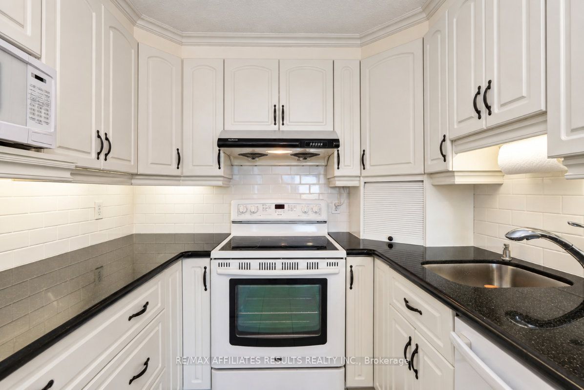 415 Greenview Avenue 408 Property Photo 20