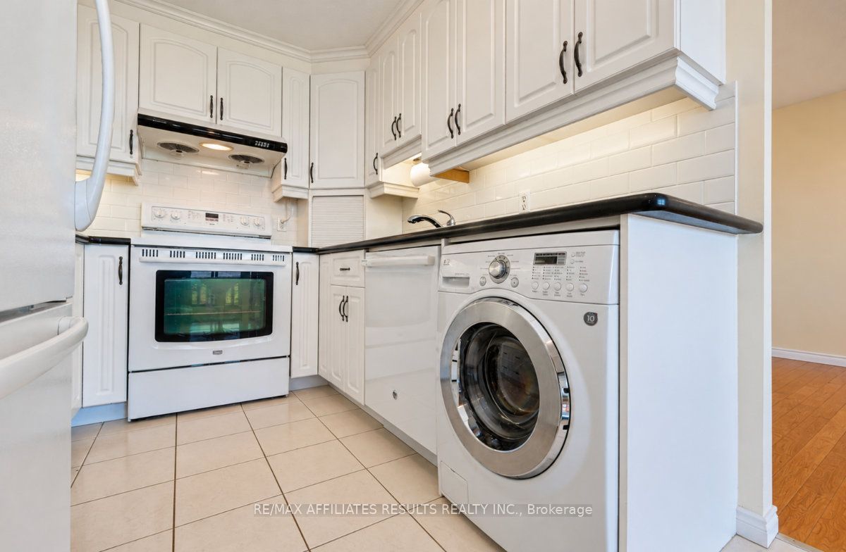415 Greenview Avenue 408 Property Photo 21