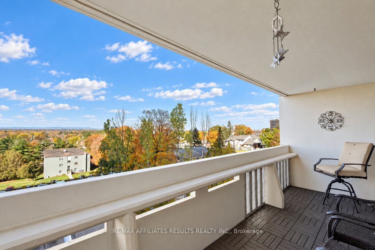 415 Greenview Avenue 408 Property Photo 23
