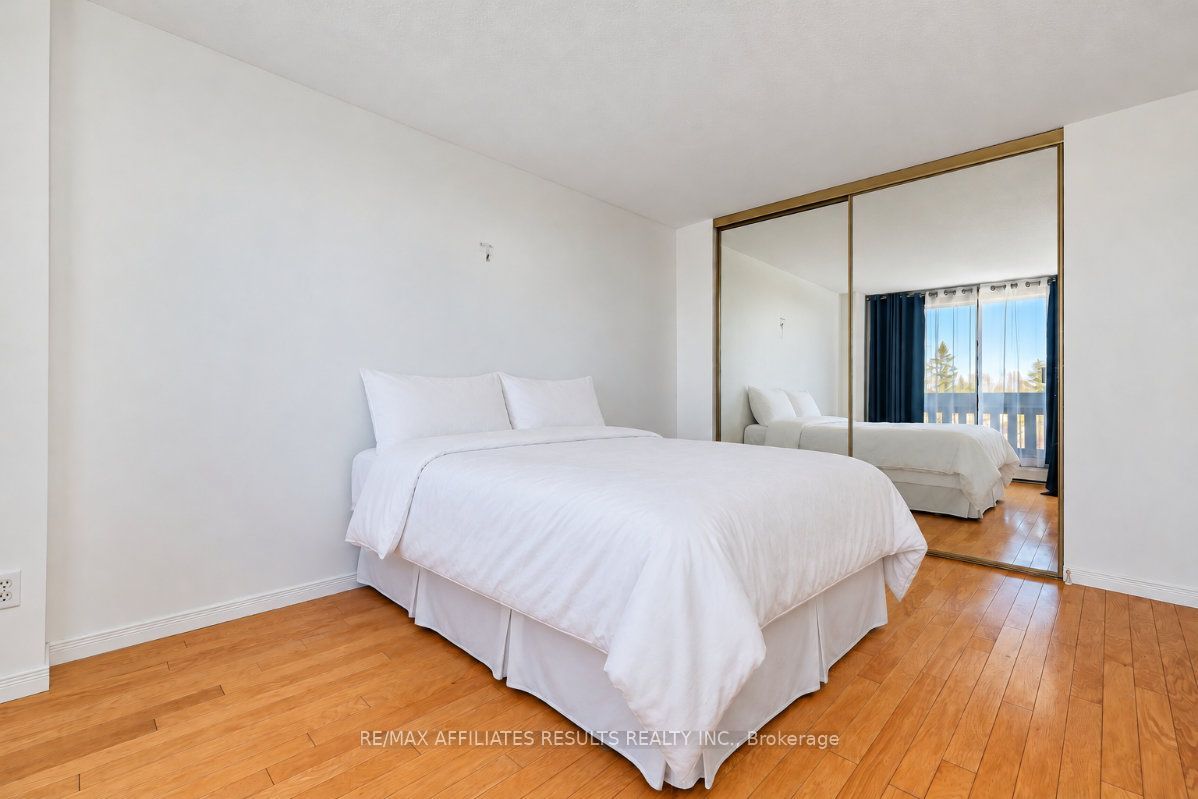 415 Greenview Avenue 408 Property Photo 27