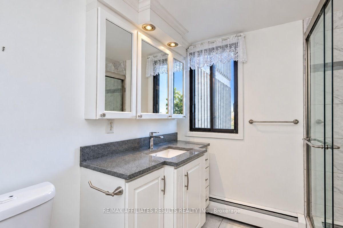 415 Greenview Avenue 408 Property Photo 29