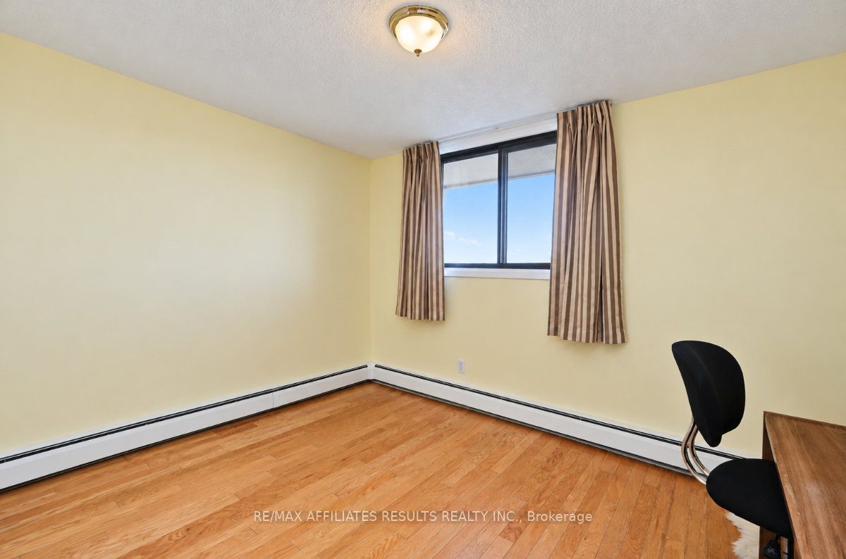415 Greenview Avenue 408 Property Photo 32