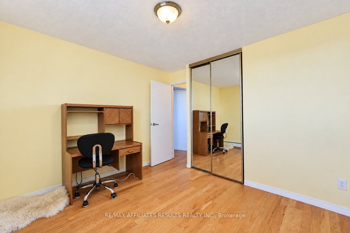 415 Greenview Avenue 408 Property Photo 33
