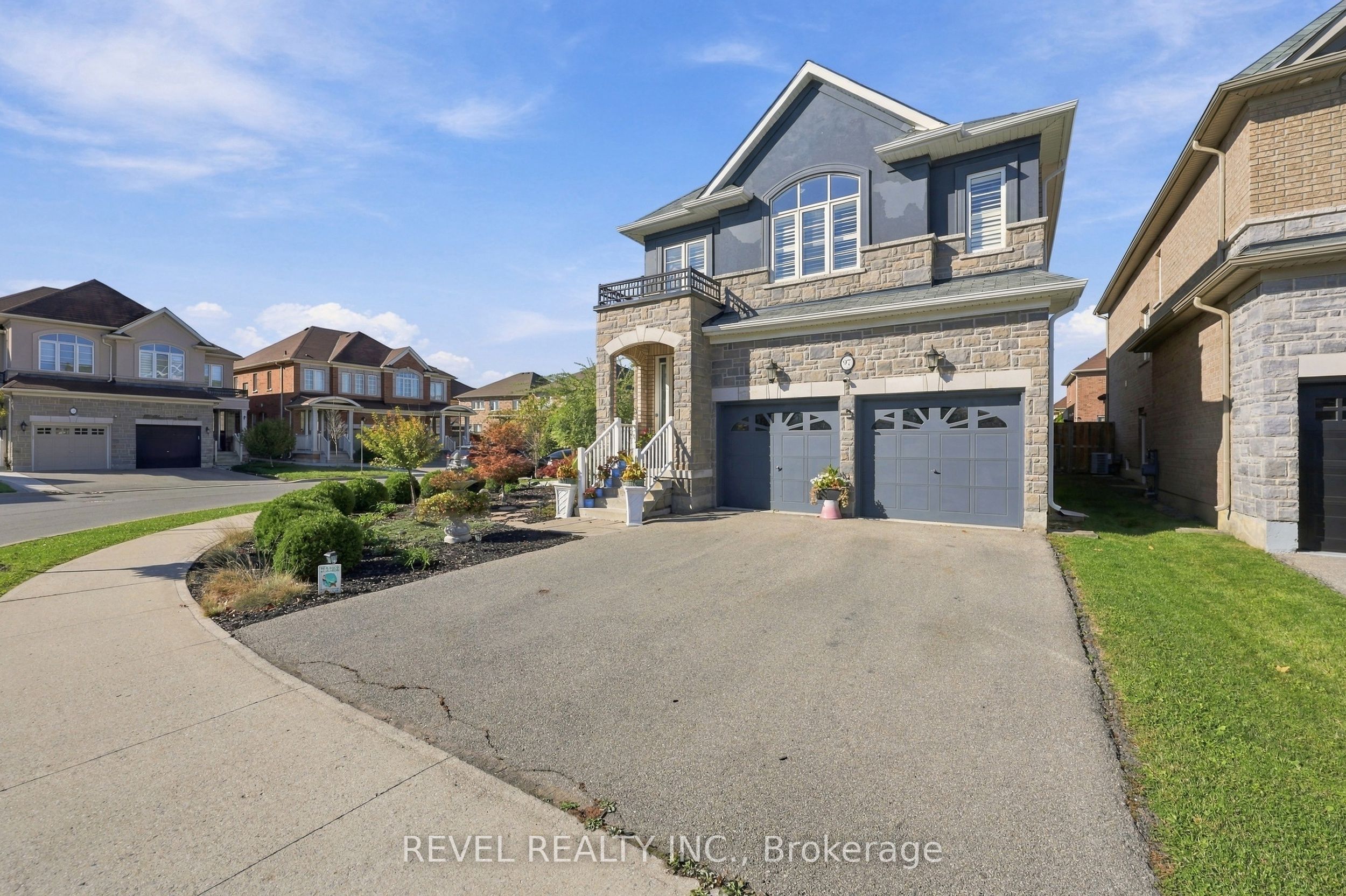 97 Narbonne Crescent Property Photo 4