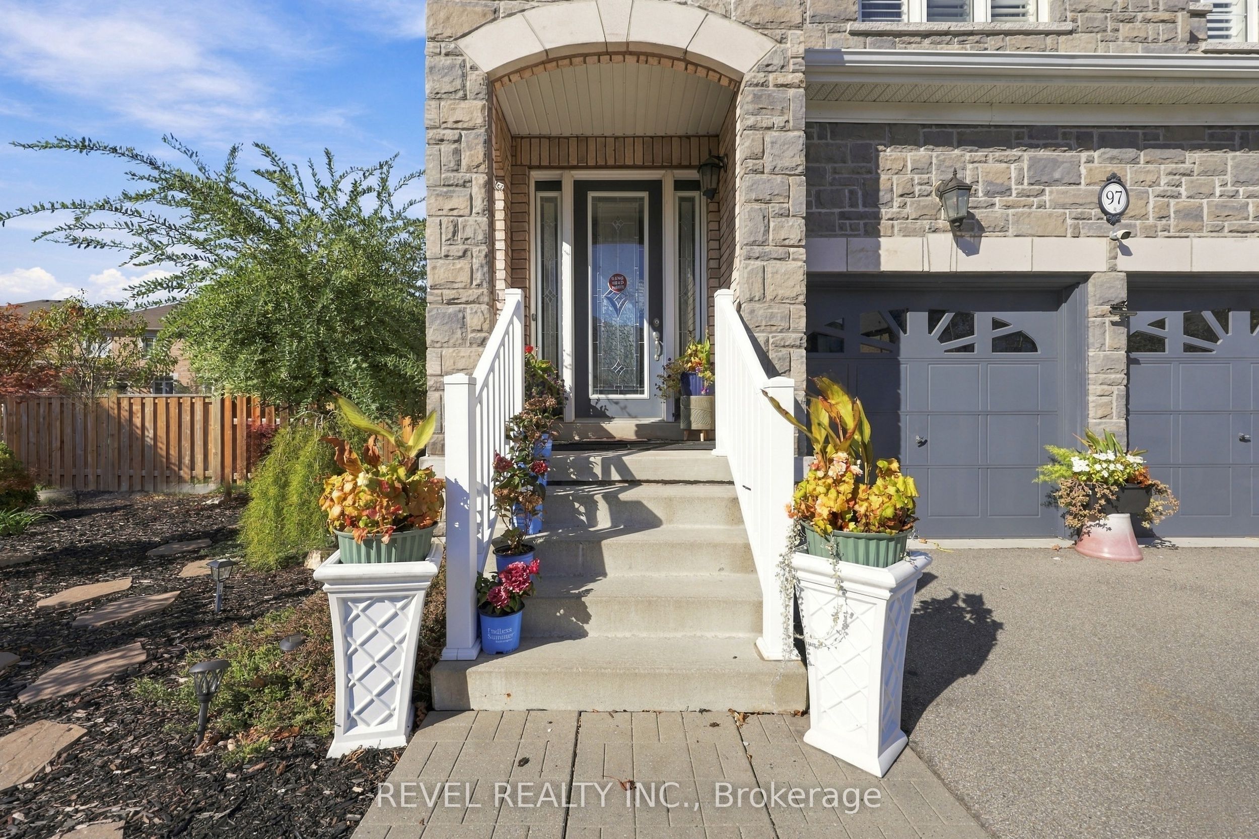97 Narbonne Crescent Property Photo 6