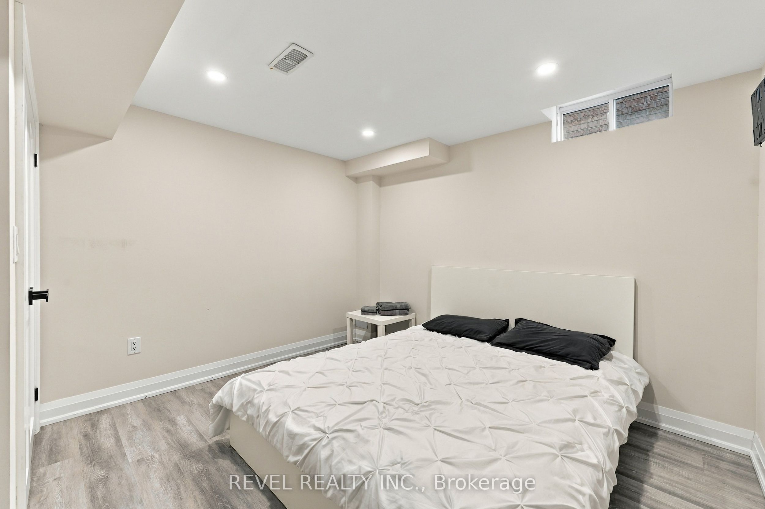 97 Narbonne Crescent Property Photo 35