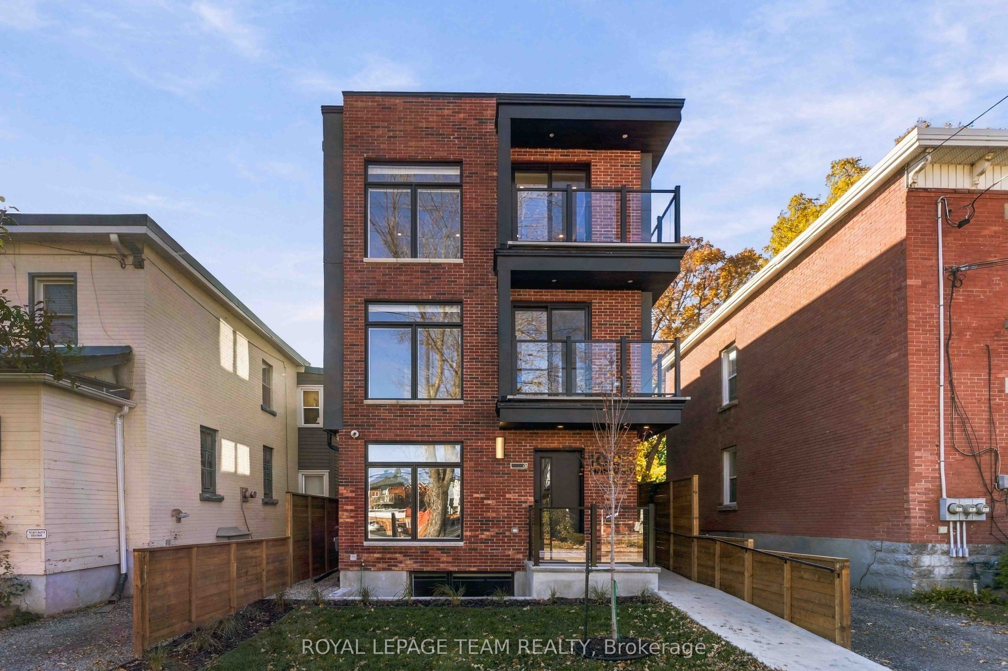 100 Hamilton Avenue N 8 Property Photo 1