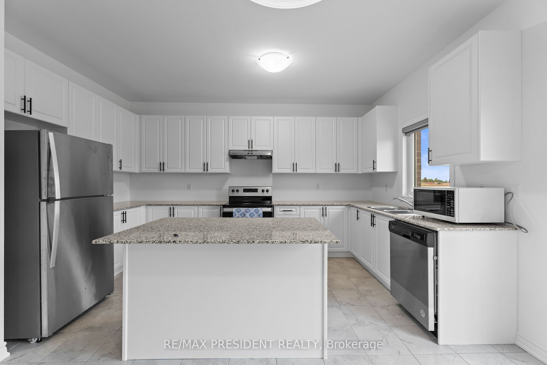 335 Russell Street Property Photo 8