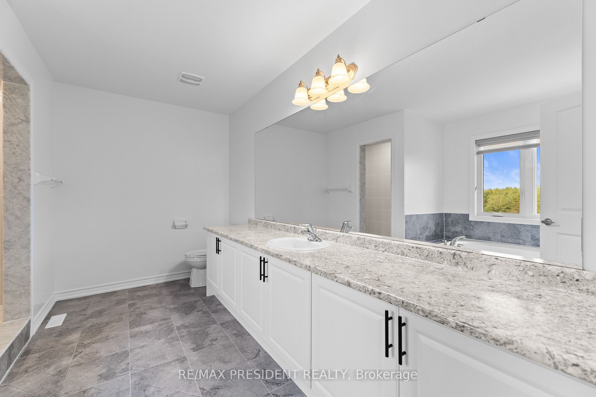 335 Russell Street Property Photo 17