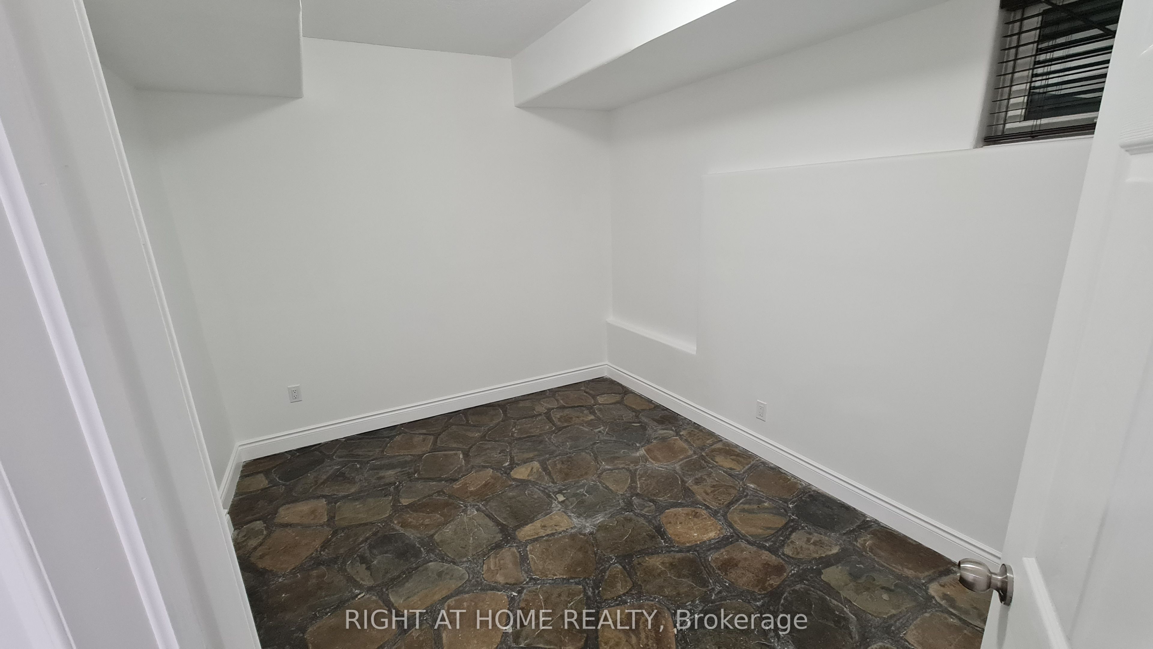 172 Lena Crescent 2 Property Photo 23
