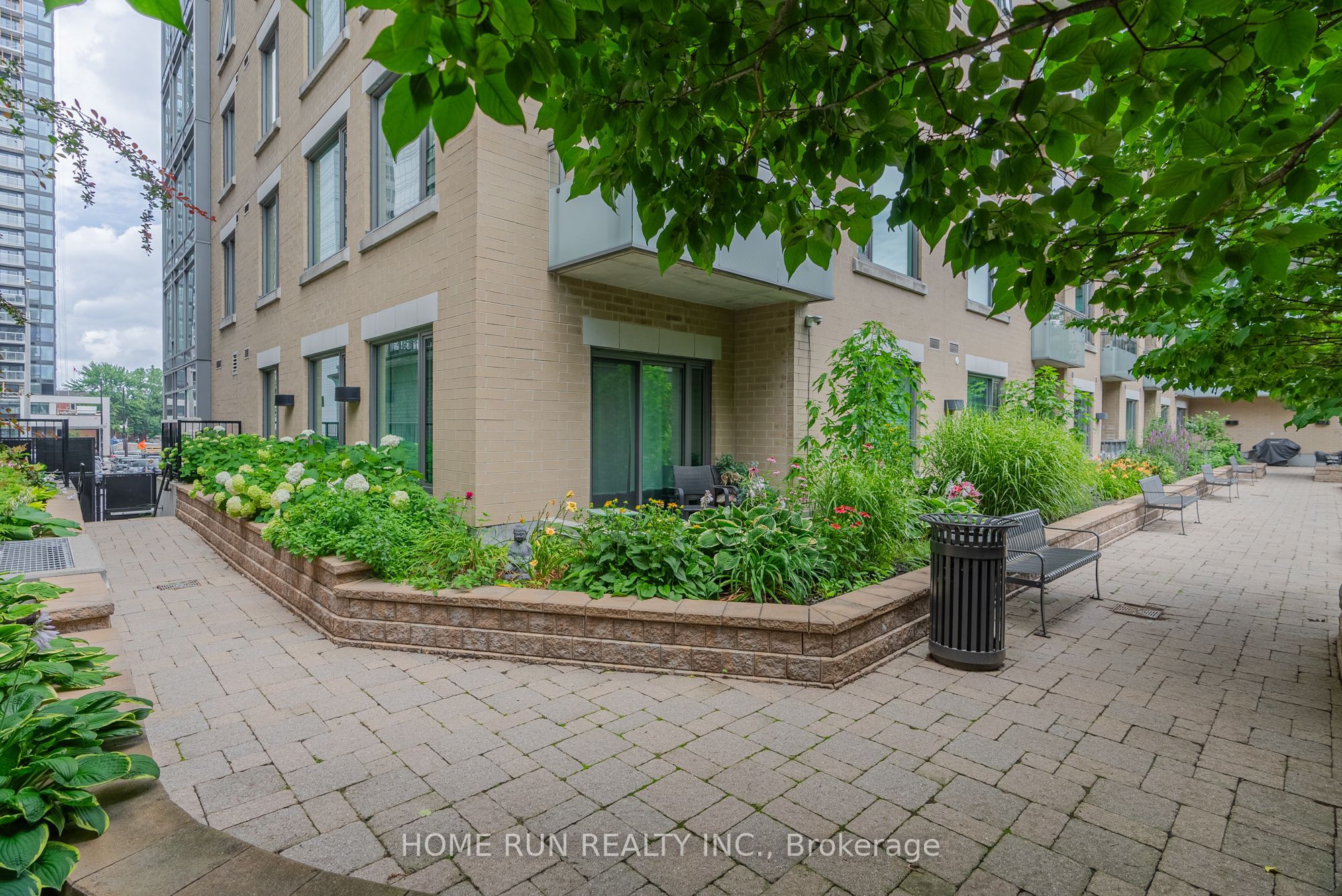 238 Besserer Street 1407 Property Photo 6