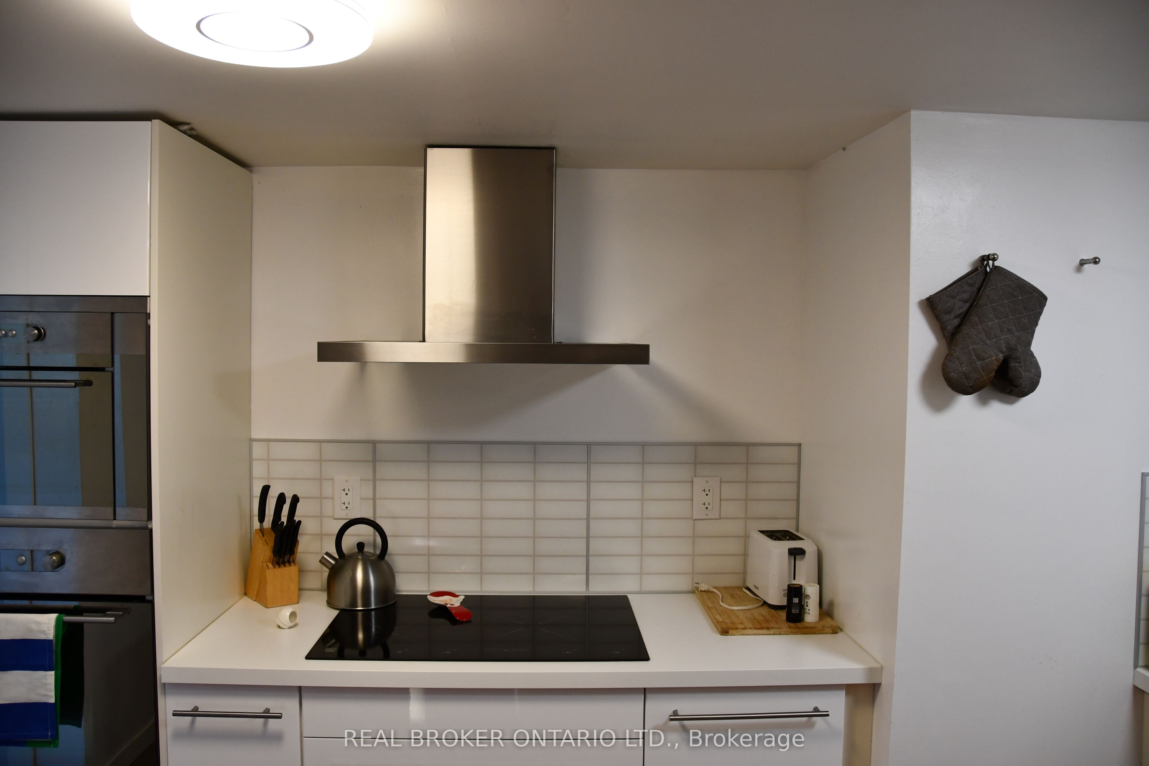 924 Watson Street B Property Photo 2