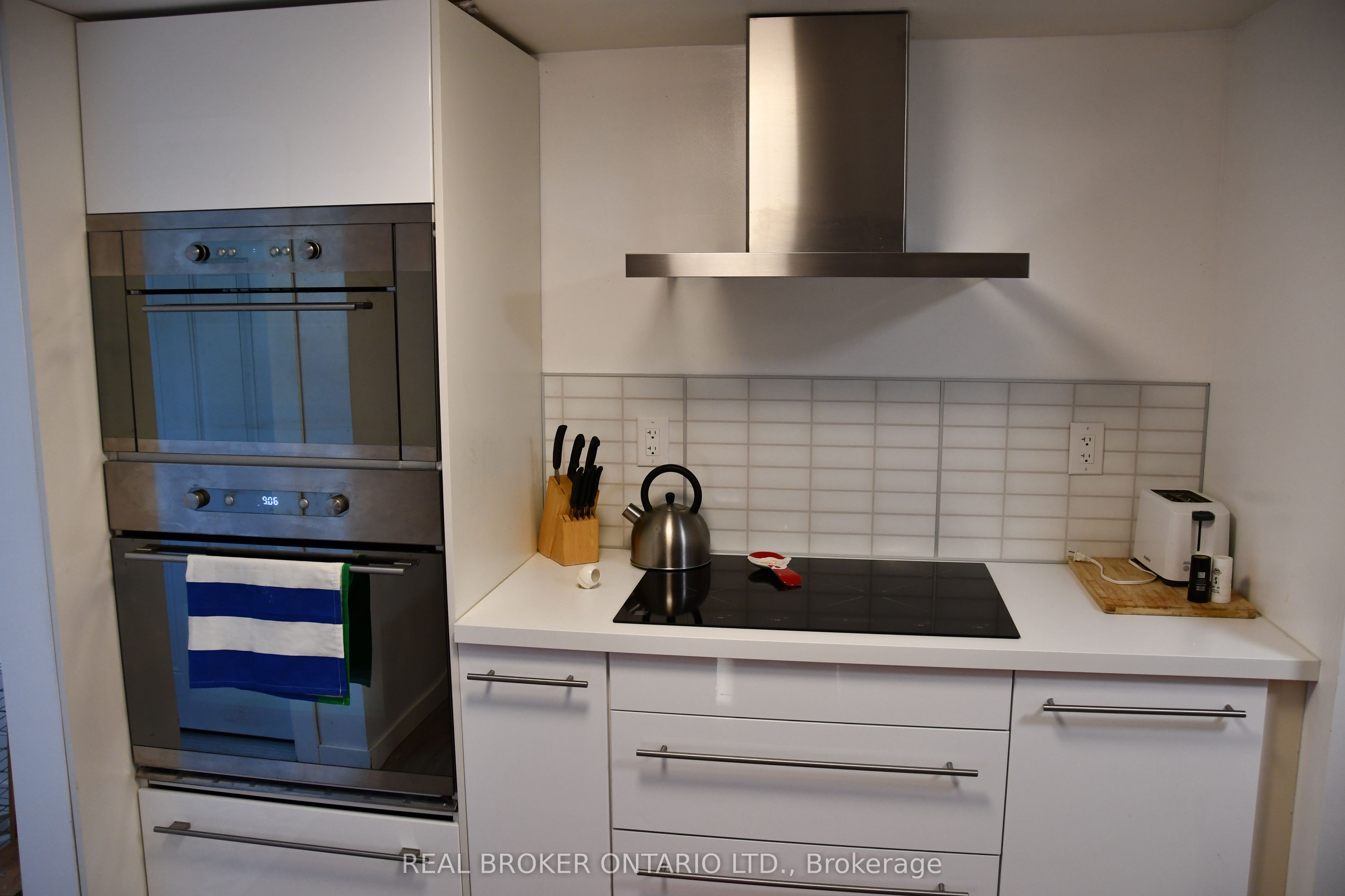 924 Watson Street B Property Photo 3