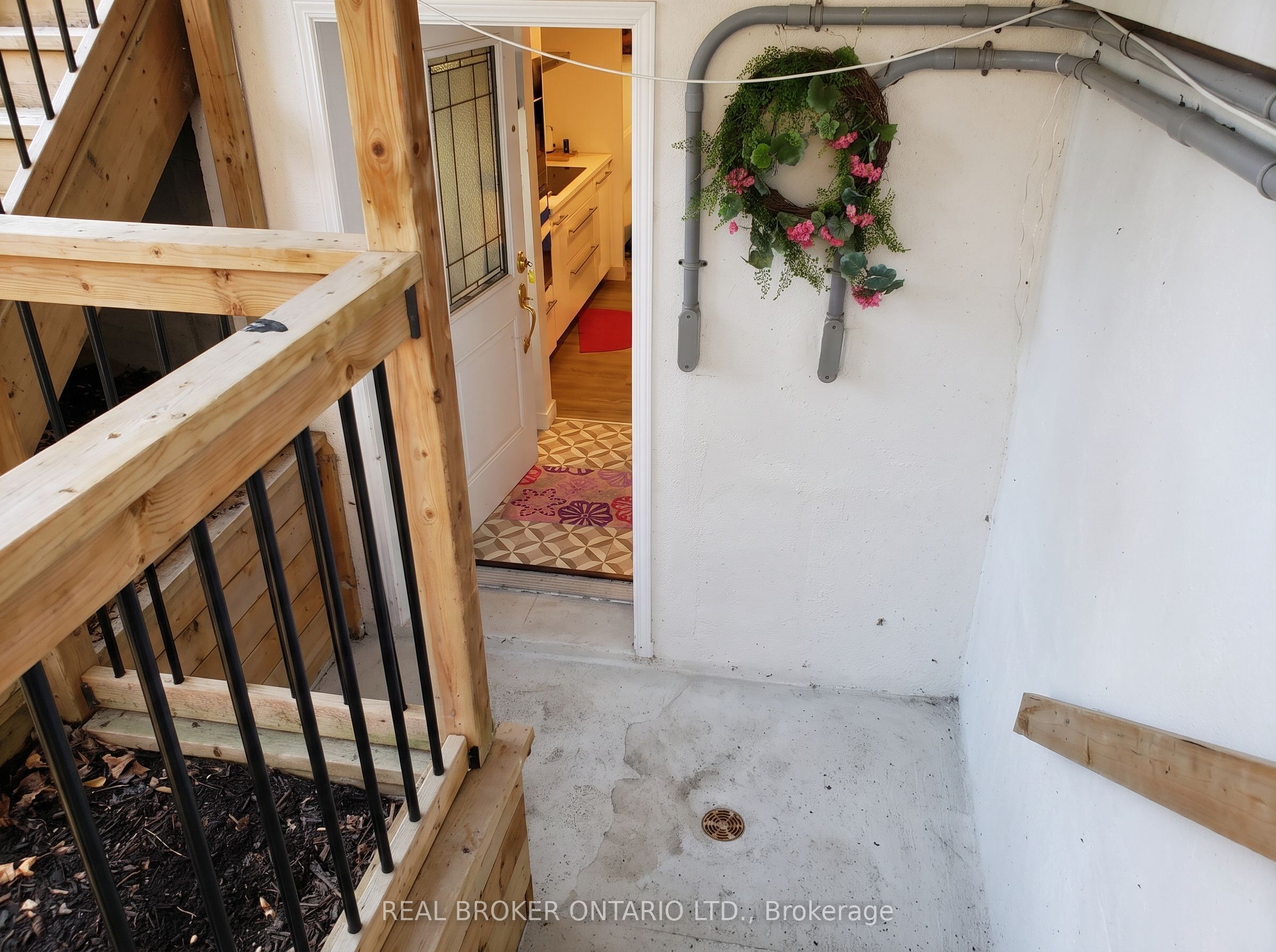 924 Watson Street B Property Photo 5