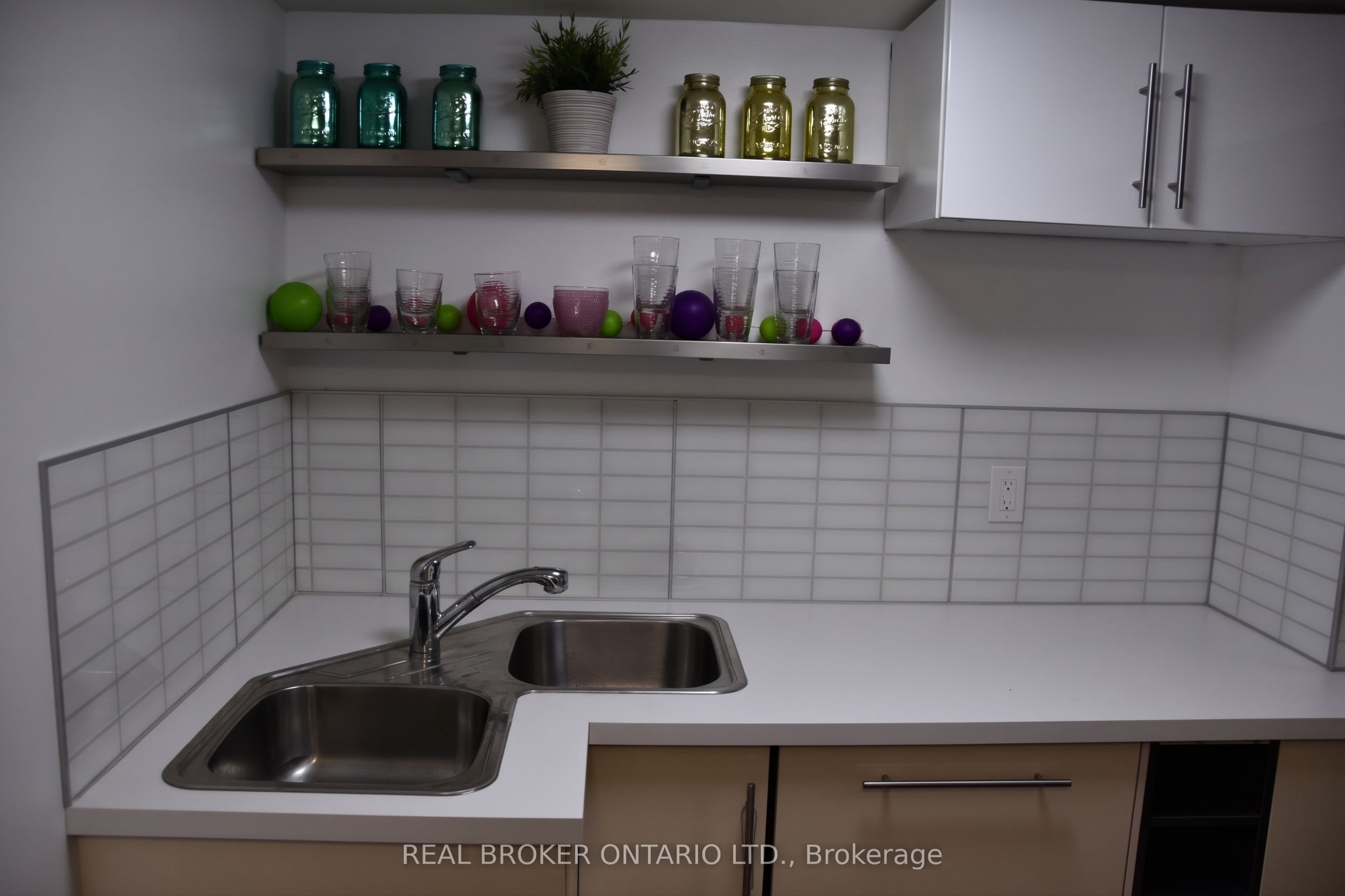924 Watson Street B Property Photo 8