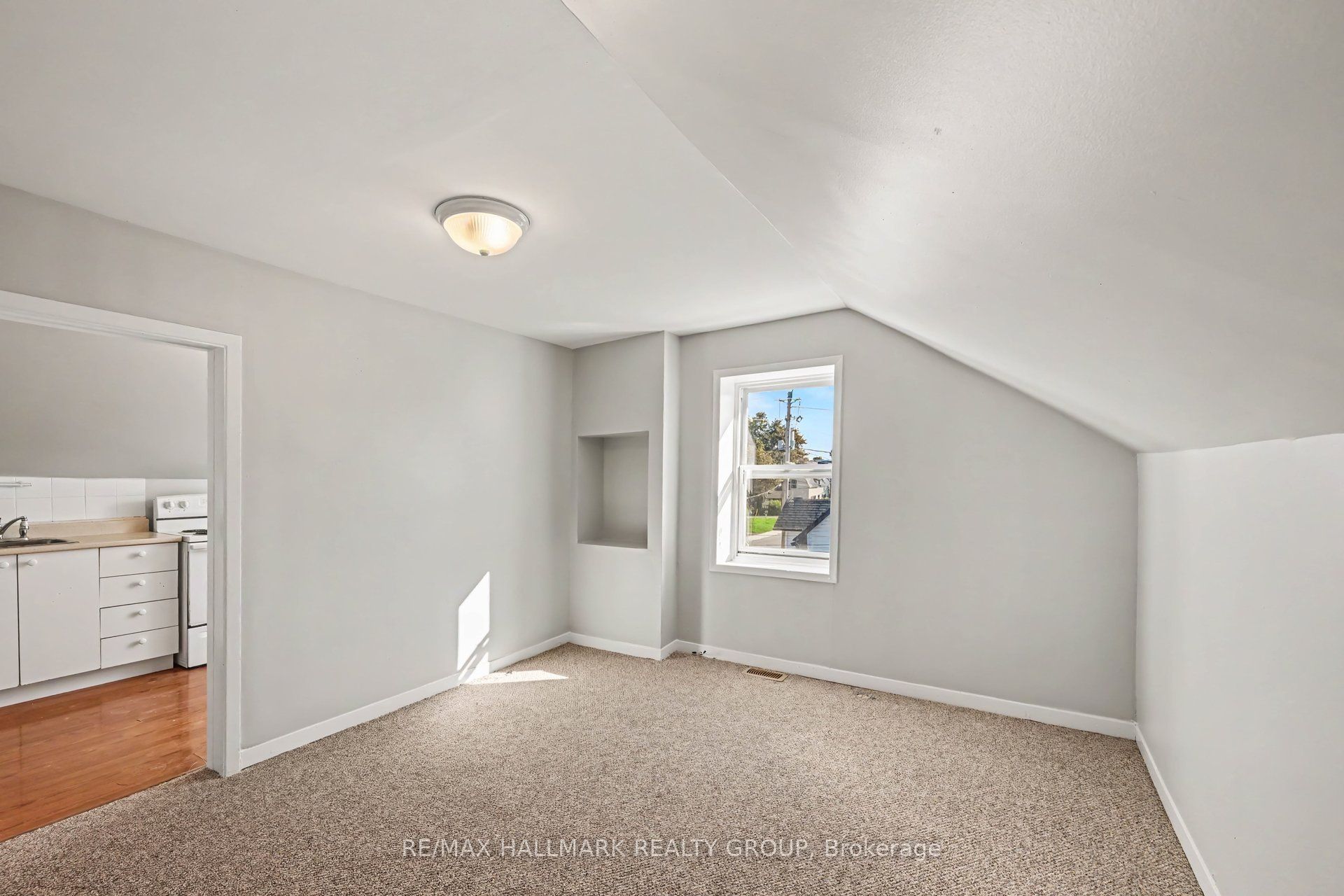 216 Bell Street 1 Property Photo 4