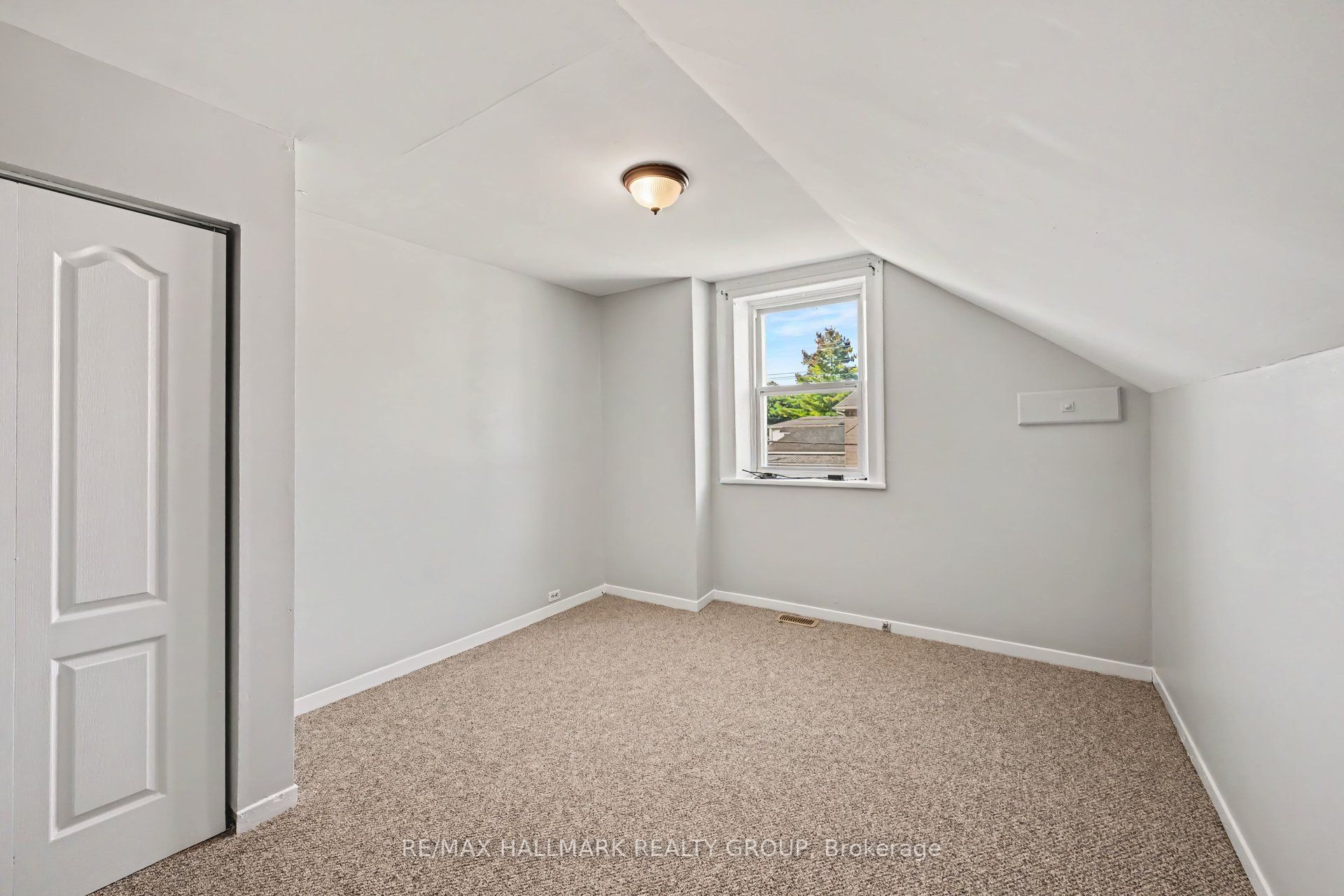 216 Bell Street 1 Property Photo 6