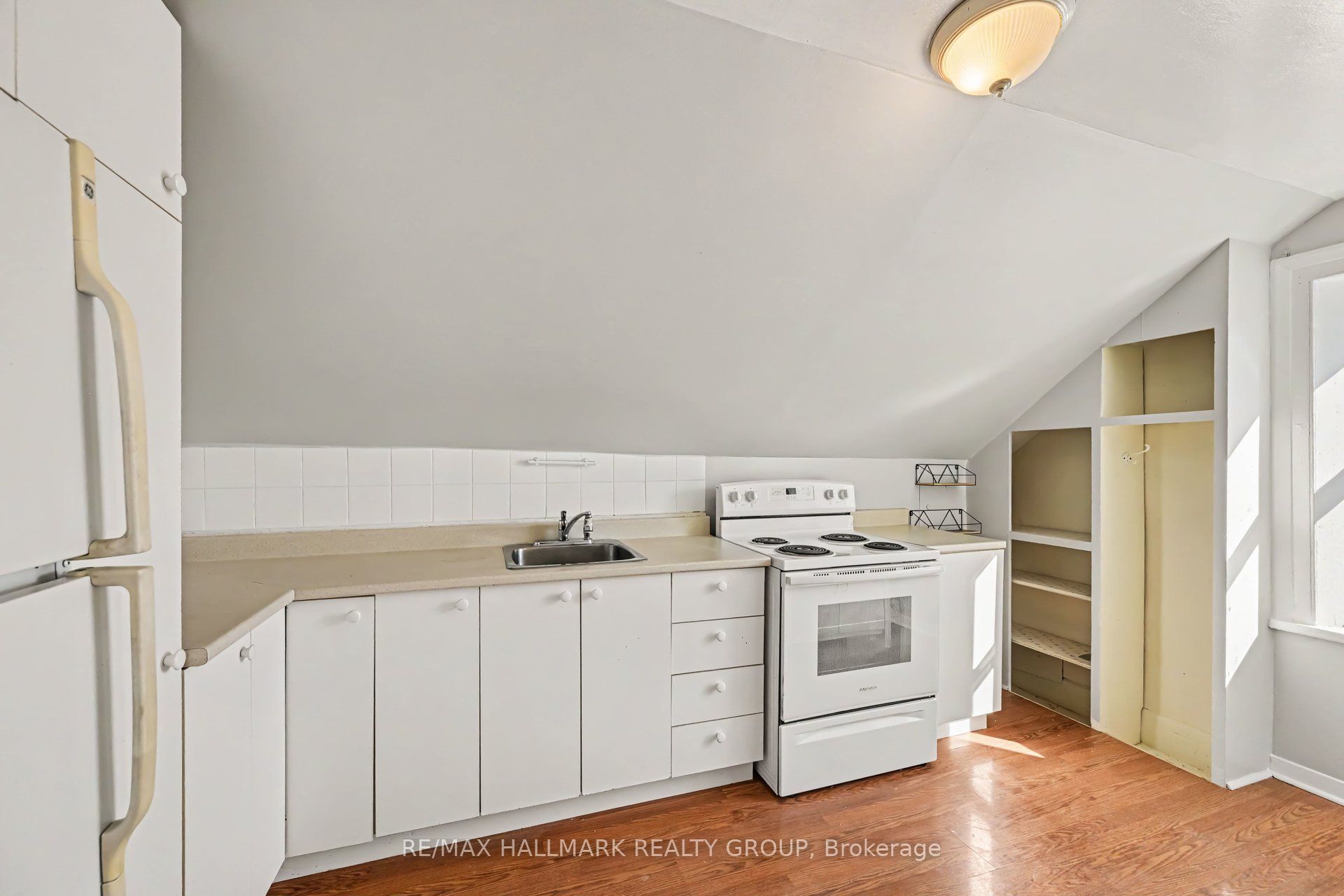 216 Bell Street 1 Property Photo 10