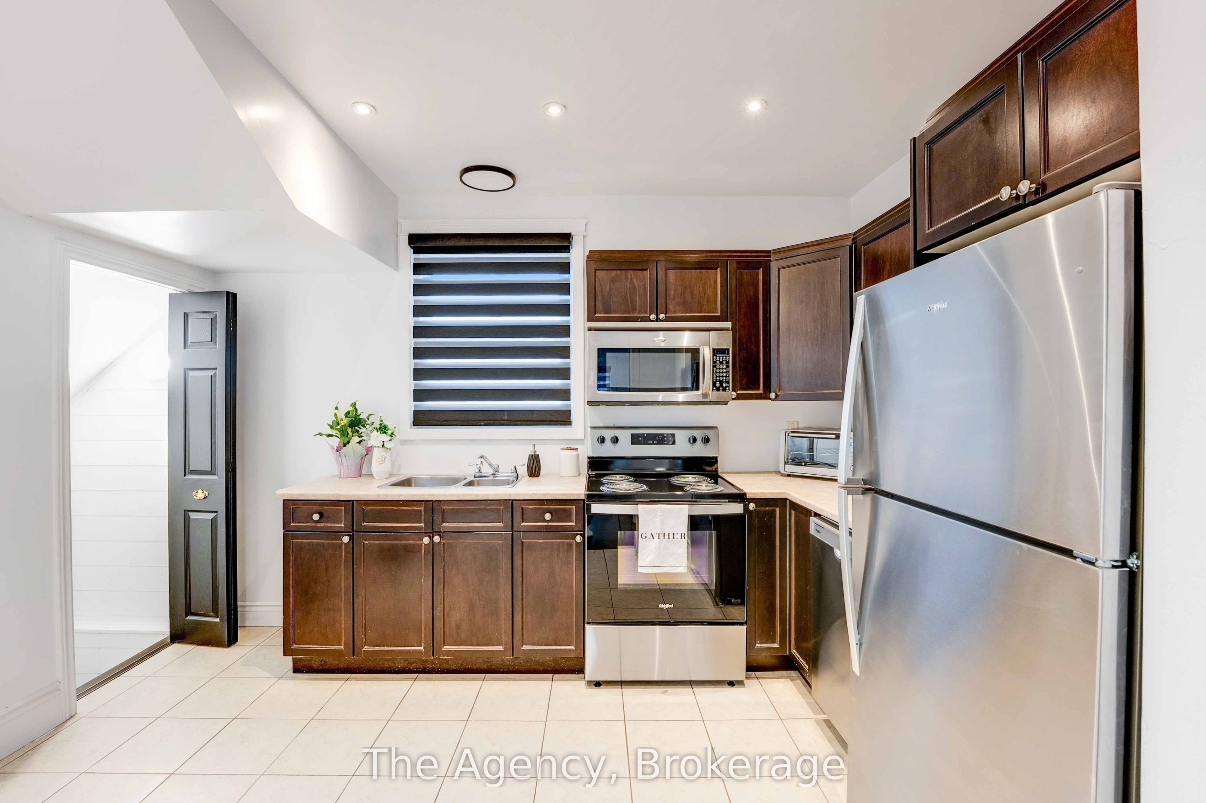6499 Thorold Stone Road Property Photo 8