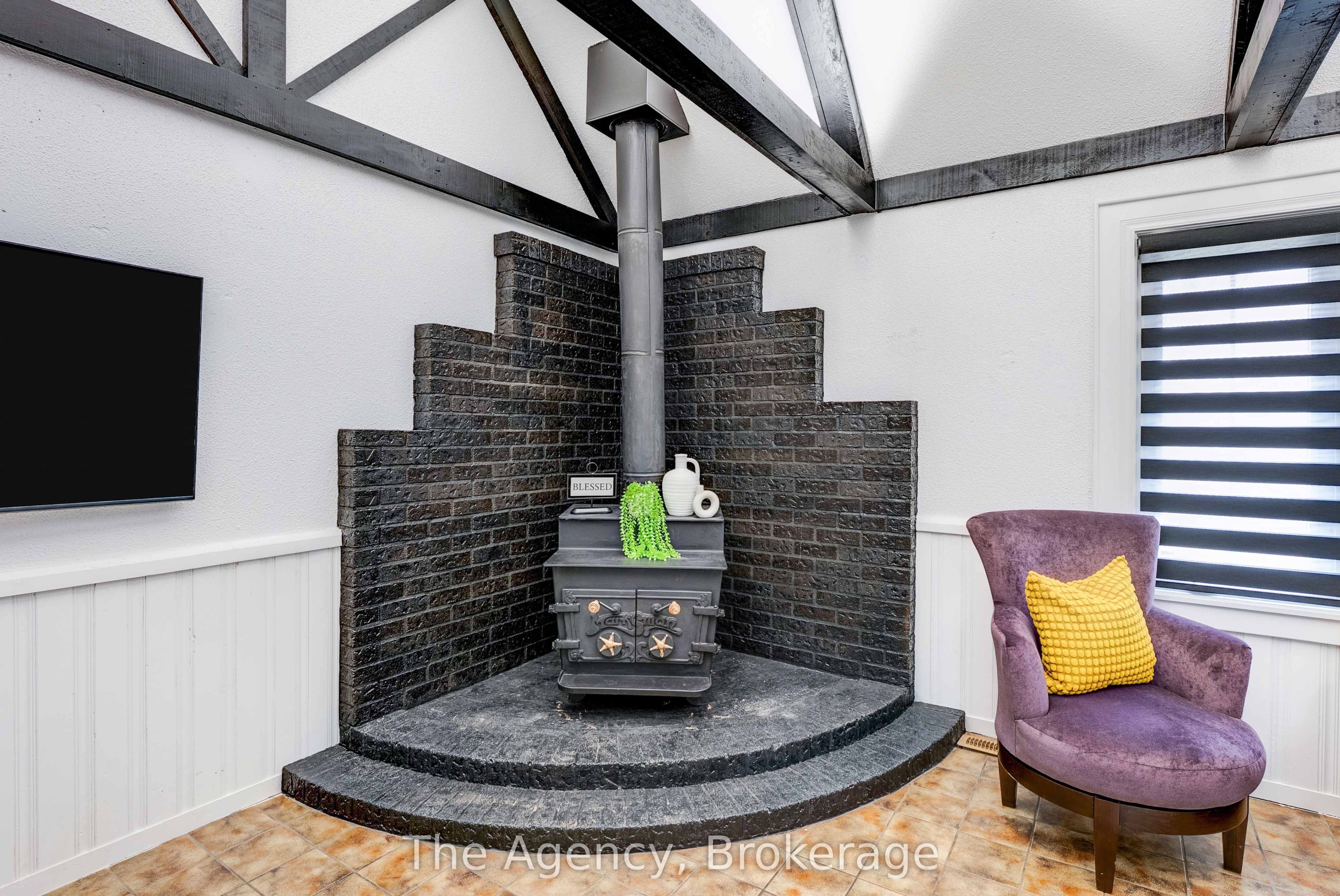 6499 Thorold Stone Road Property Photo 14