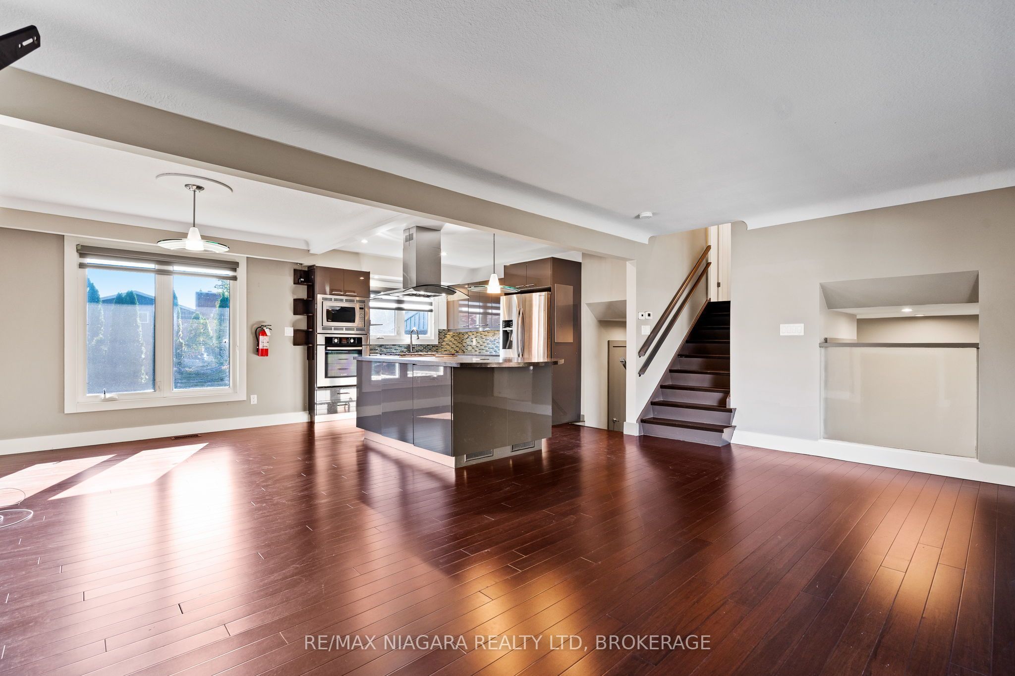 6524 Glengate Street Property Photo 11
