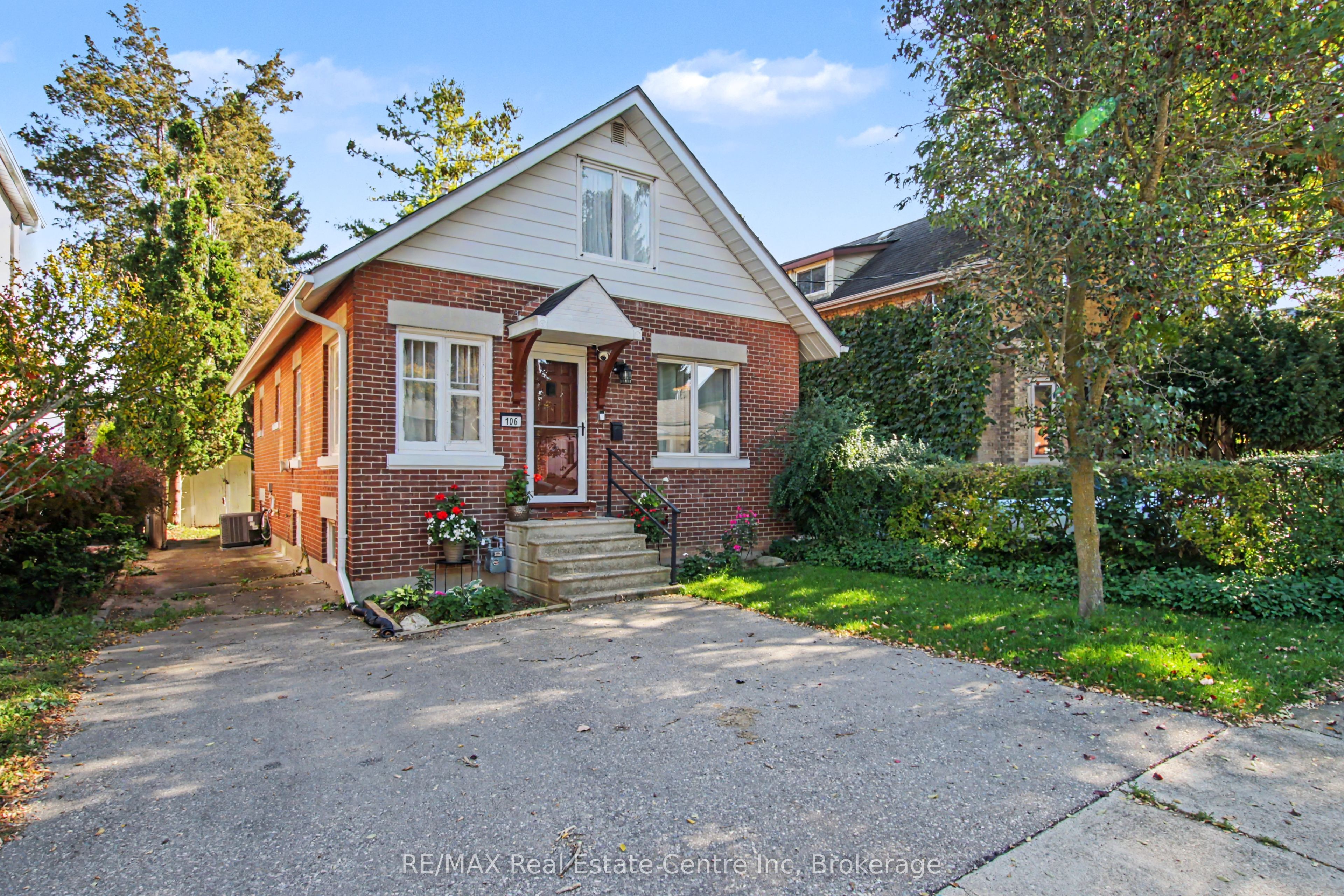 106 Victoria Street N Property Photo 1