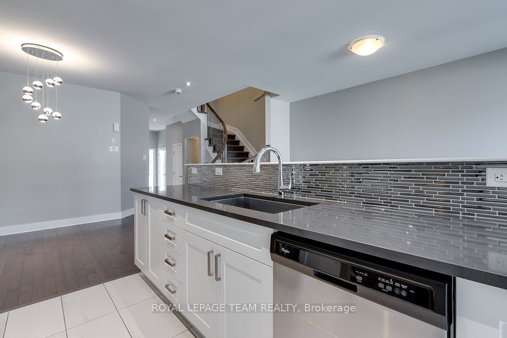 324 Fergus Crescent Property Photo 13