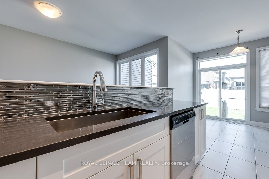 324 Fergus Crescent Property Photo 15