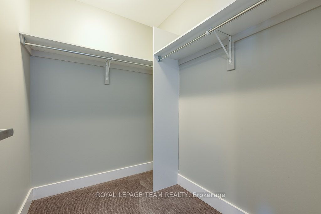 324 Fergus Crescent Property Photo 28