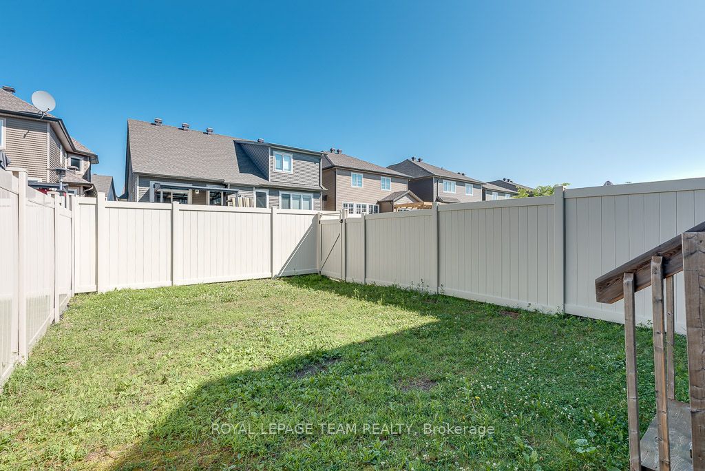 324 Fergus Crescent Property Photo 41