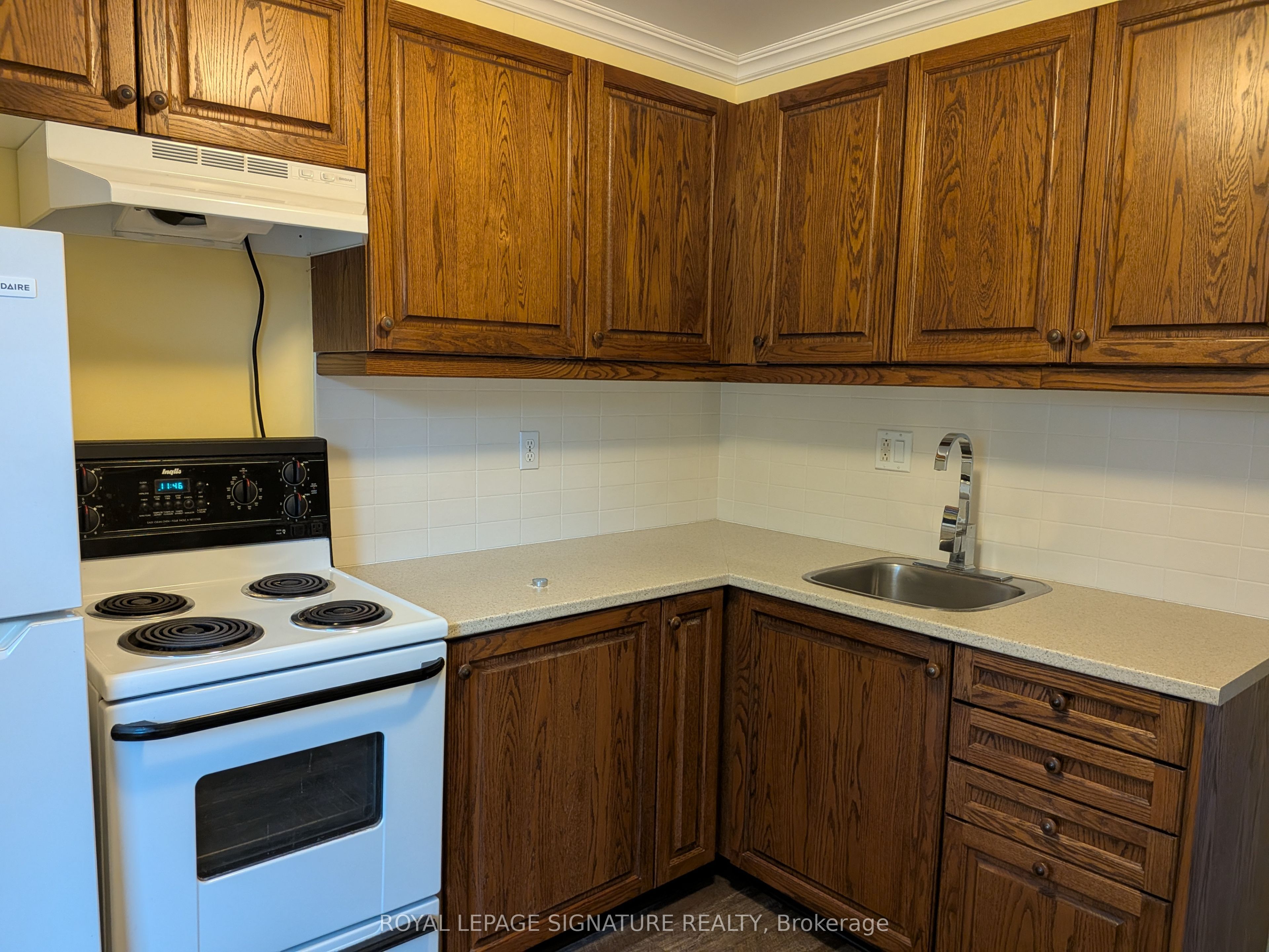 156 Park Row S 2 Property Photo 5