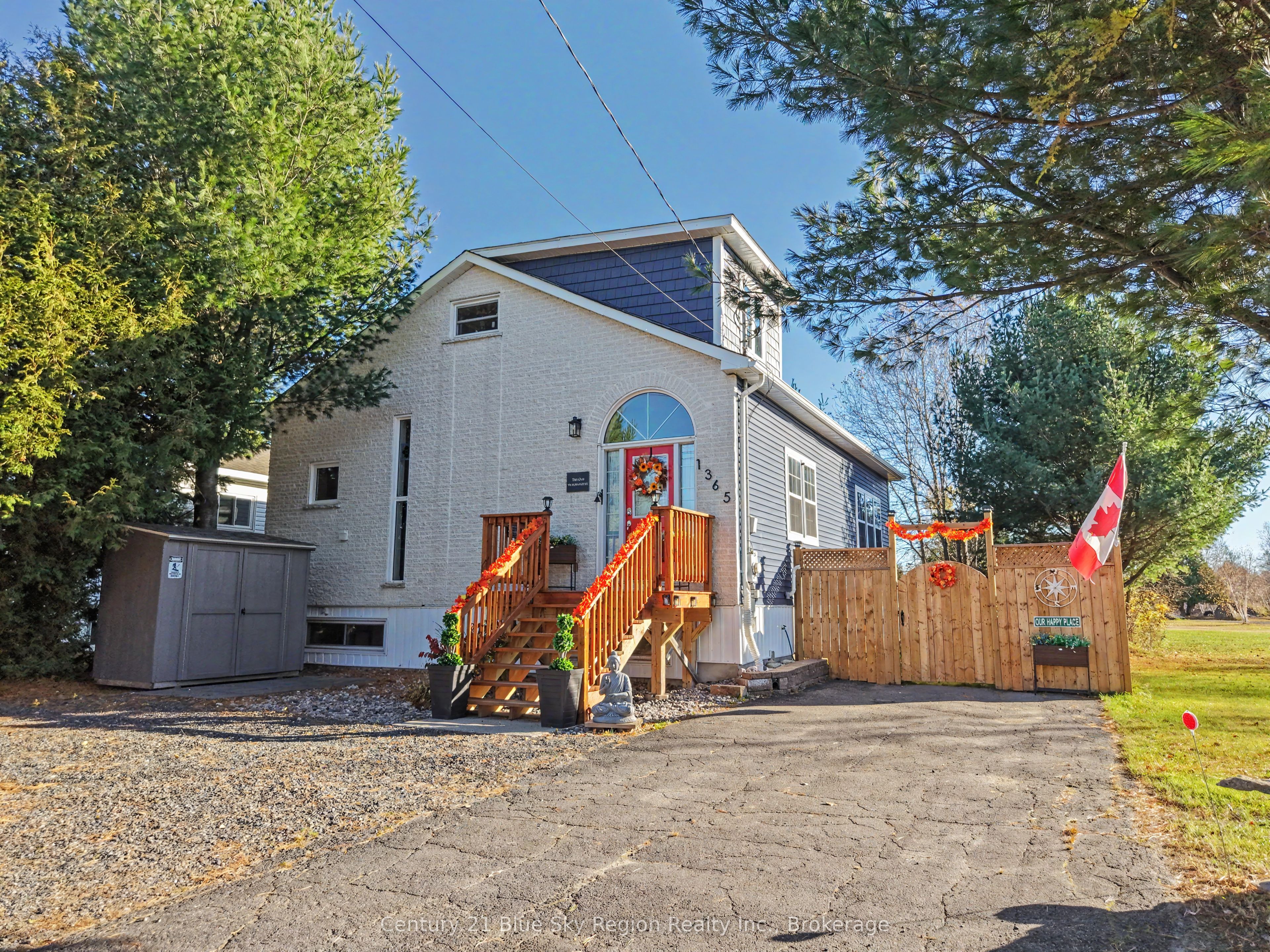 1365 Main Street Property Photo 2
