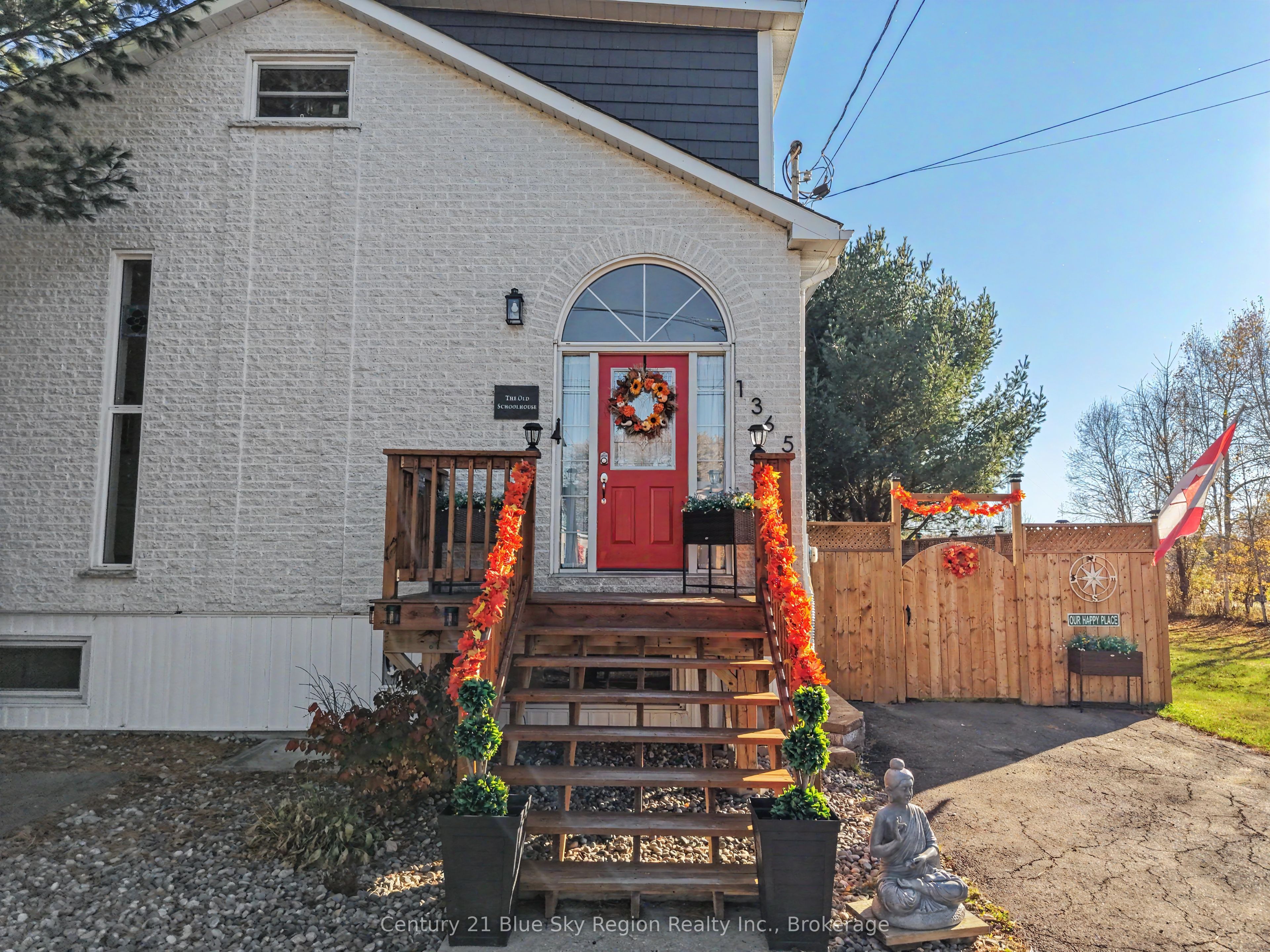 1365 Main Street Property Photo 3
