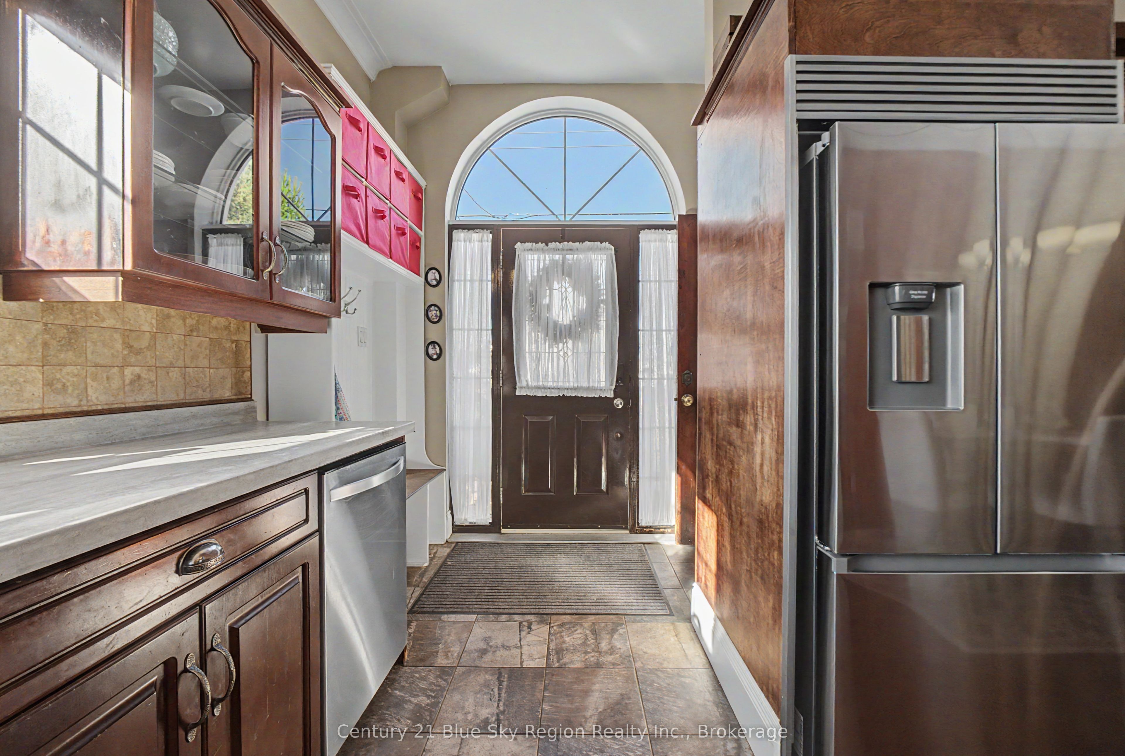 1365 Main Street Property Photo 4