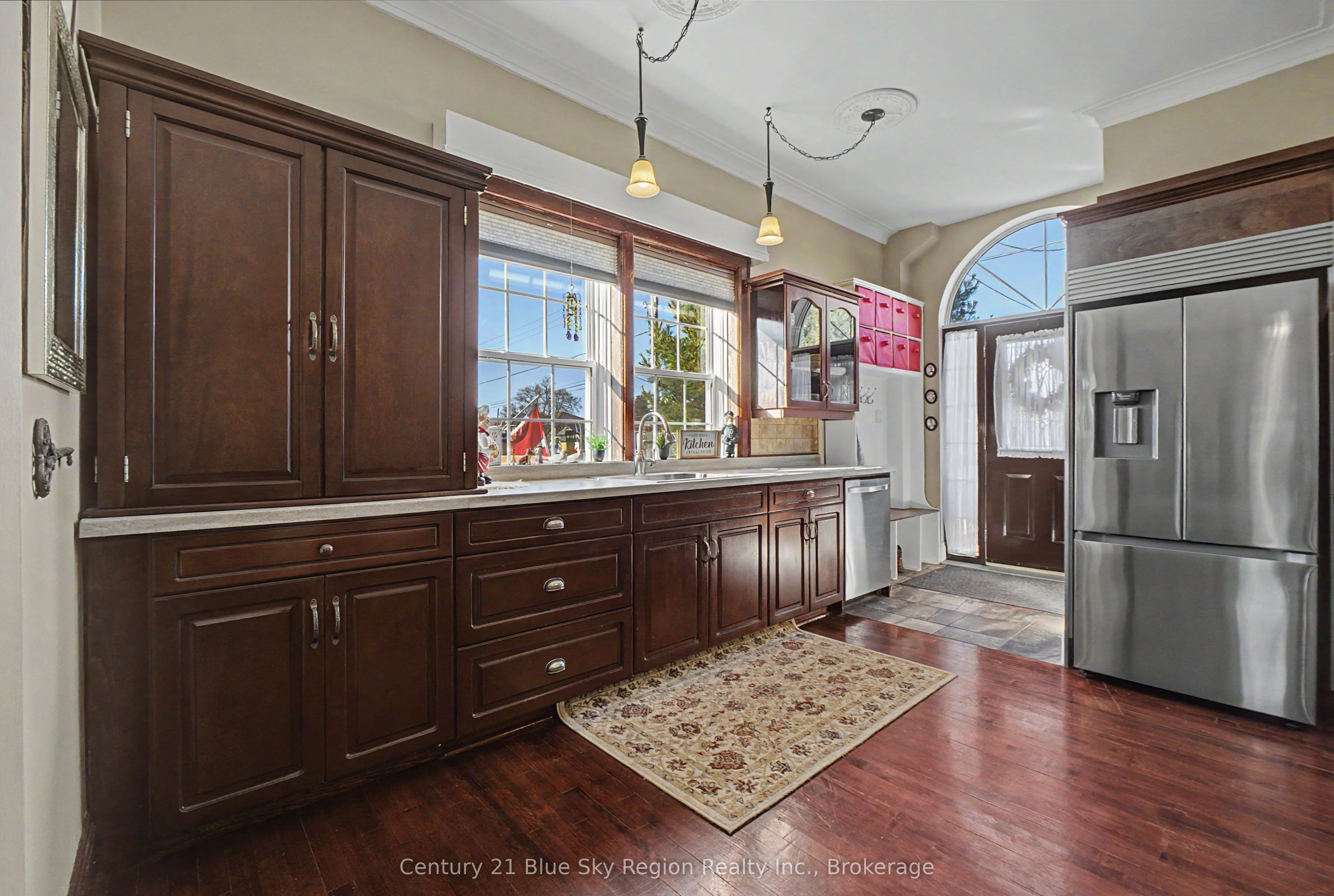 1365 Main Street Property Photo 5