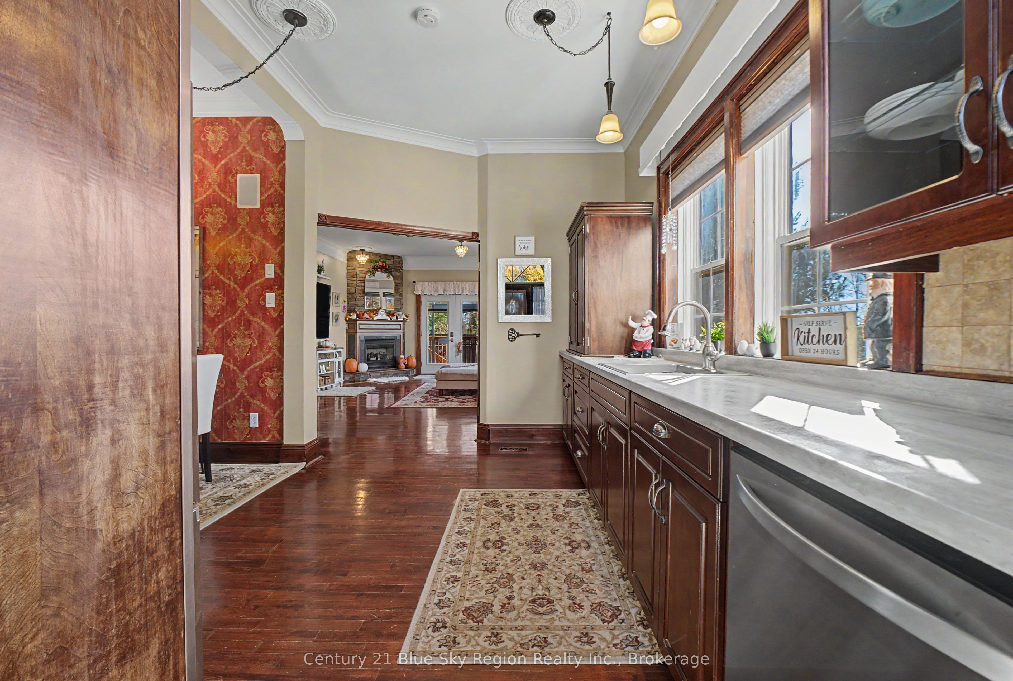1365 Main Street Property Photo 10