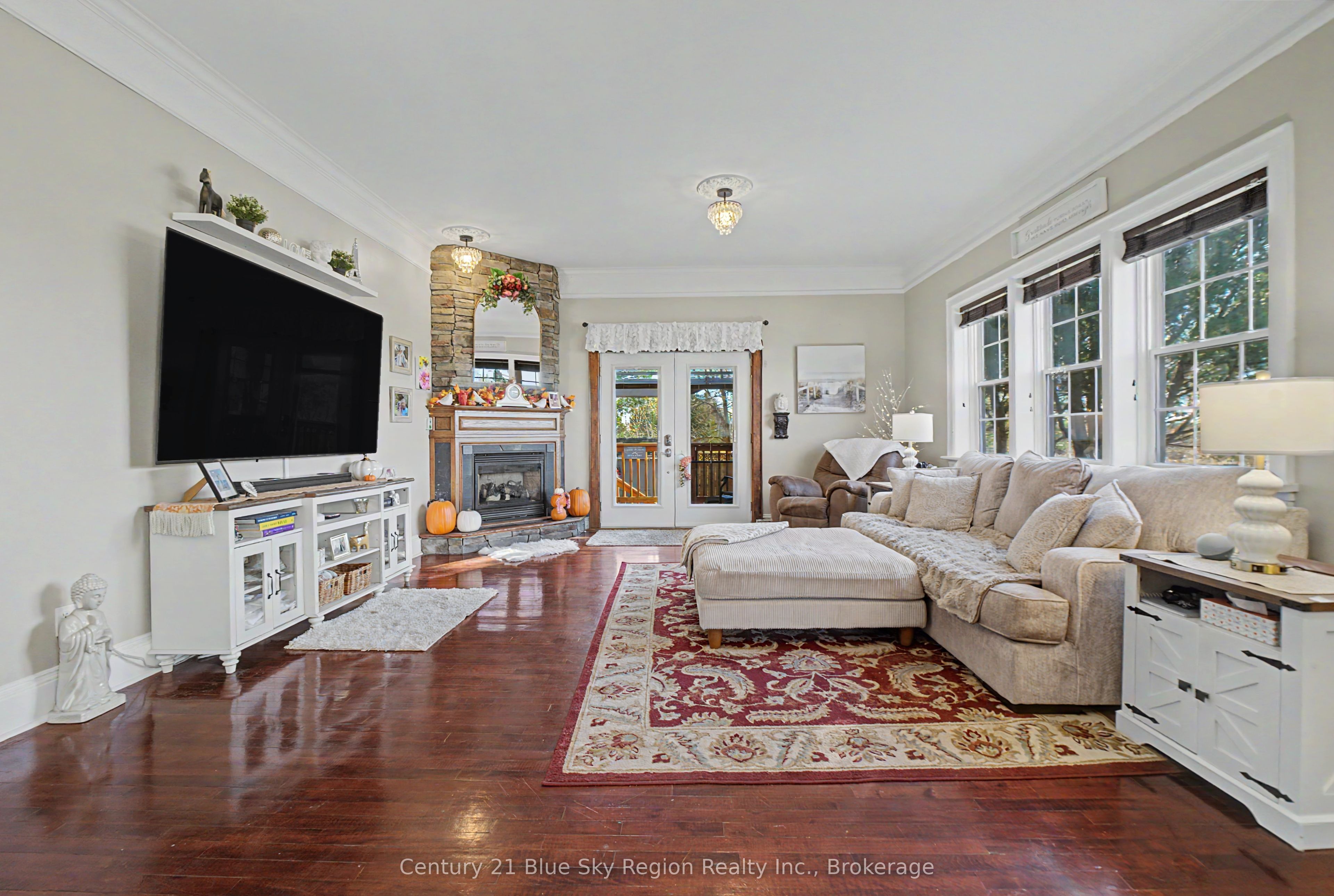 1365 Main Street Property Photo 17