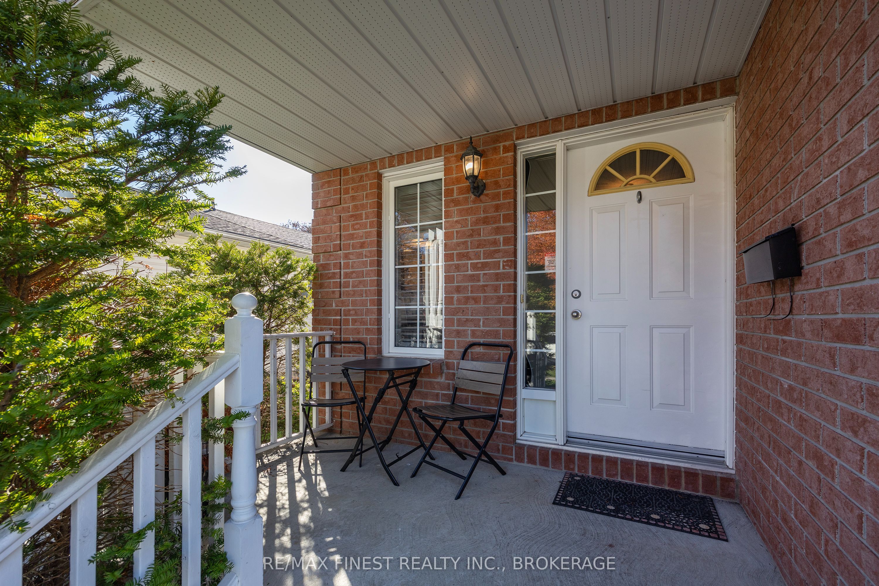 929 Lombardy Street Property Photo 3