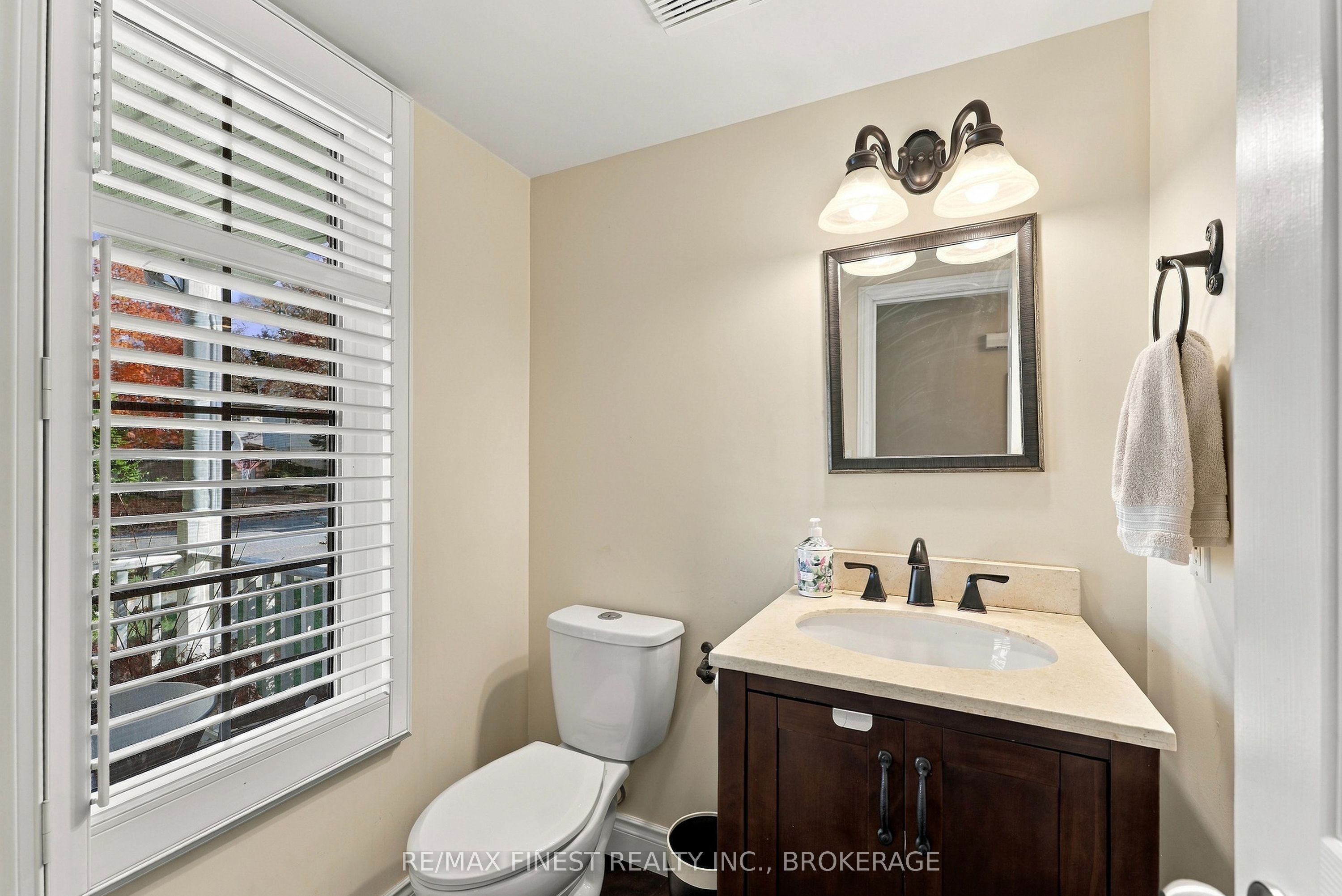 929 Lombardy Street Property Photo 10
