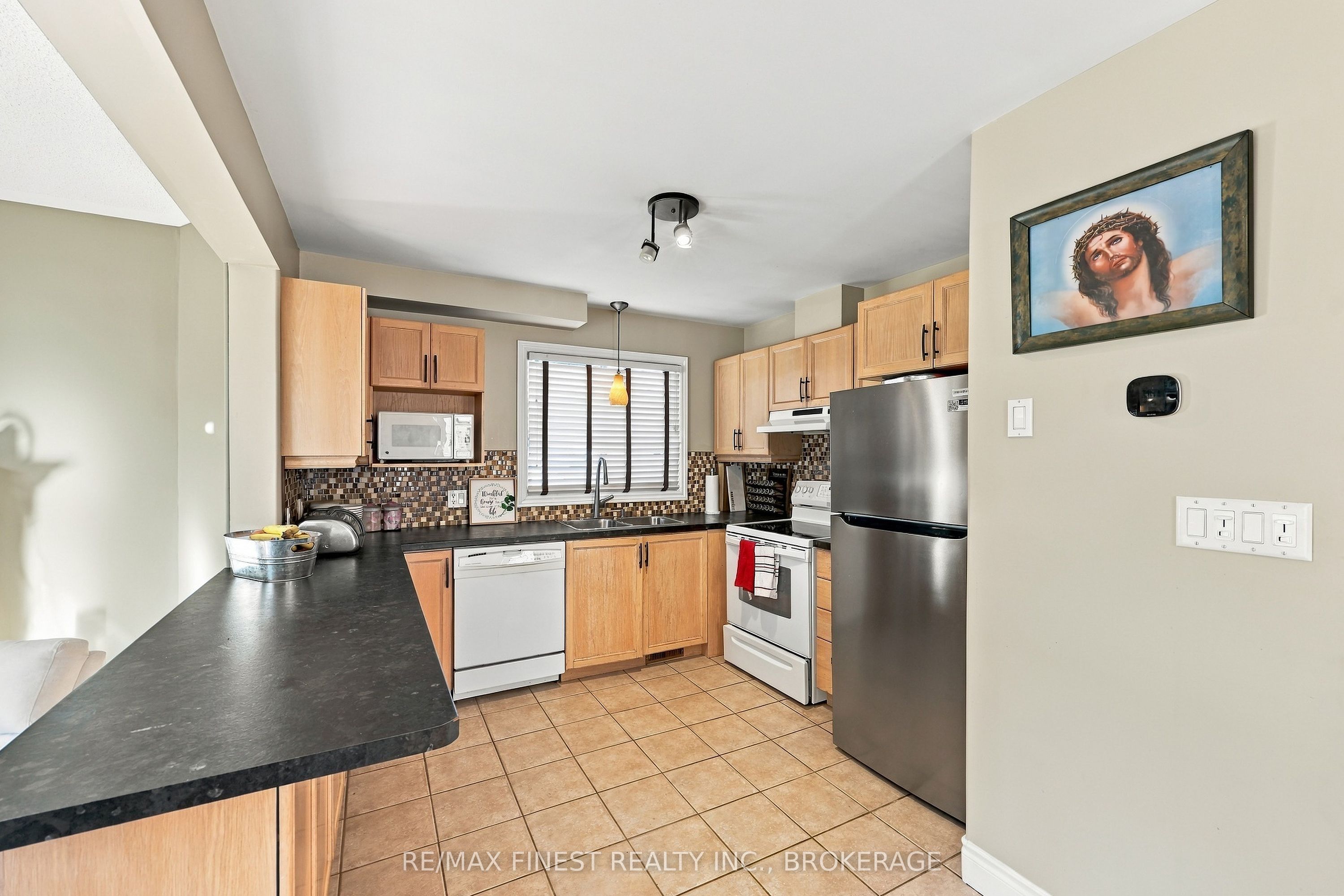 929 Lombardy Street Property Photo 14