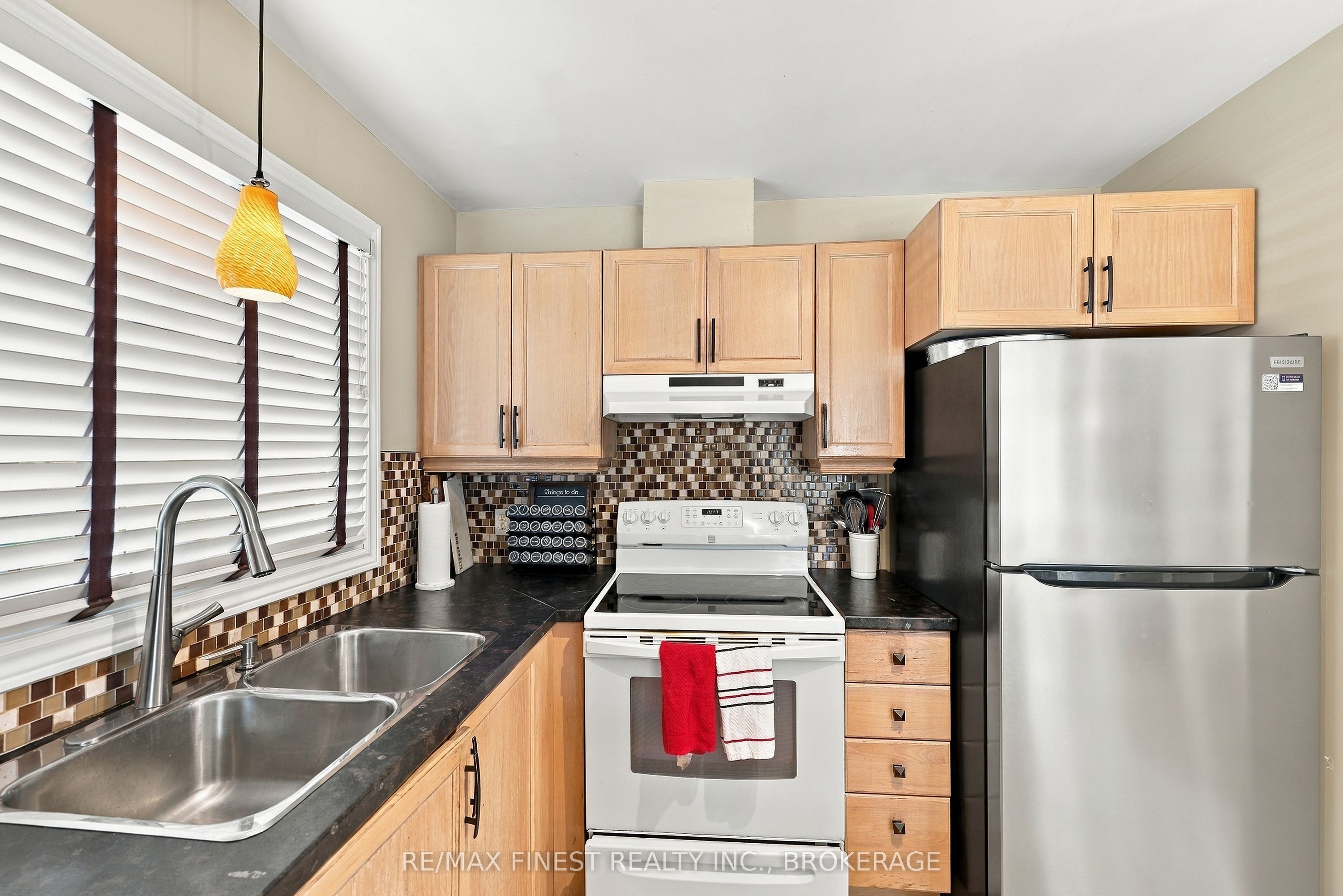 929 Lombardy Street Property Photo 16