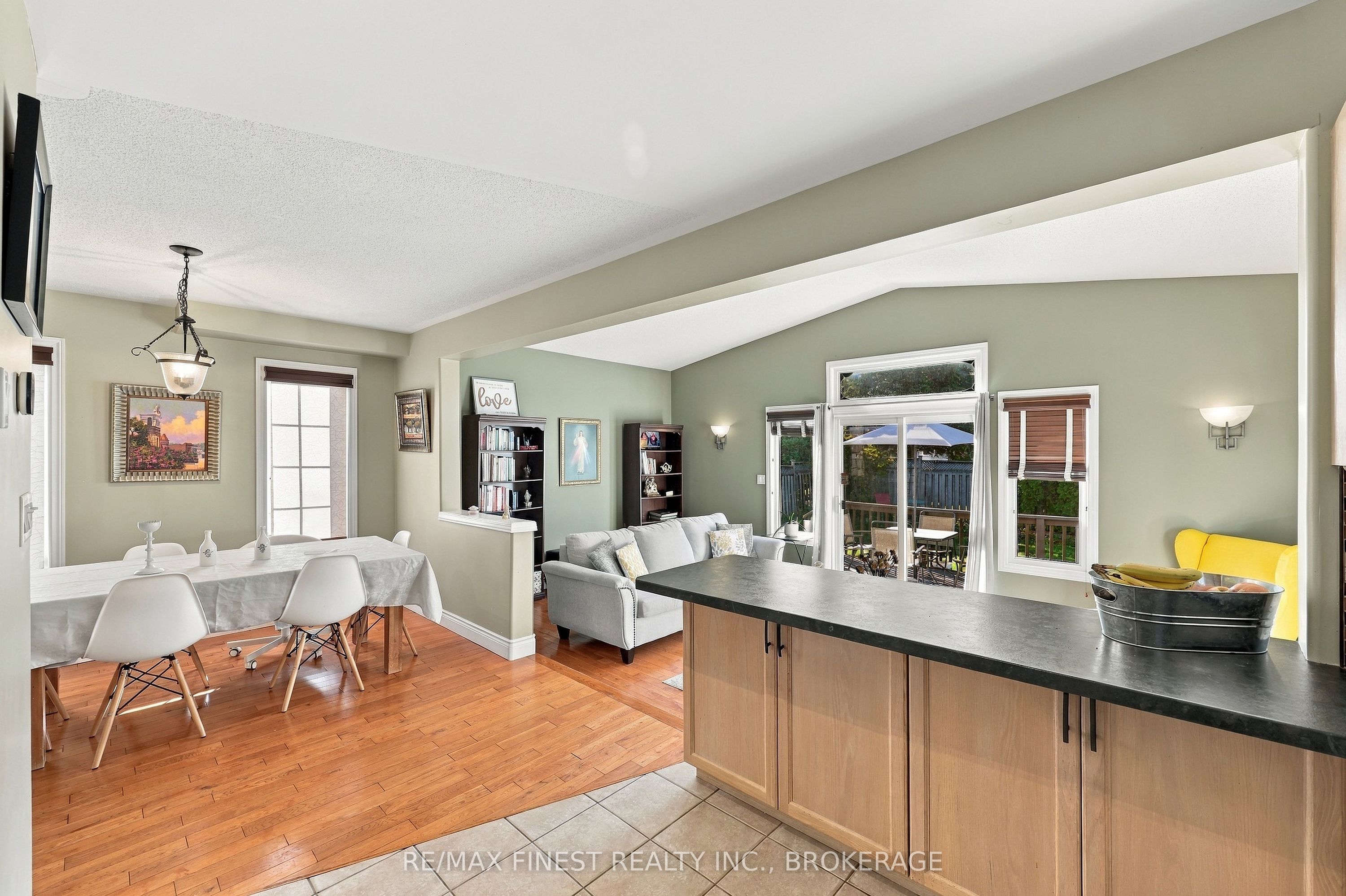 929 Lombardy Street Property Photo 17