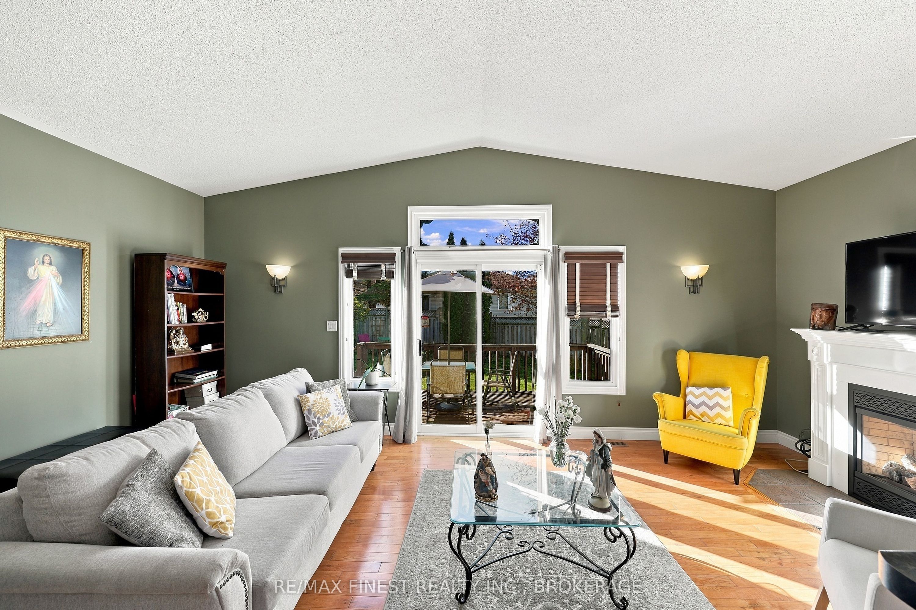 929 Lombardy Street Property Photo 18