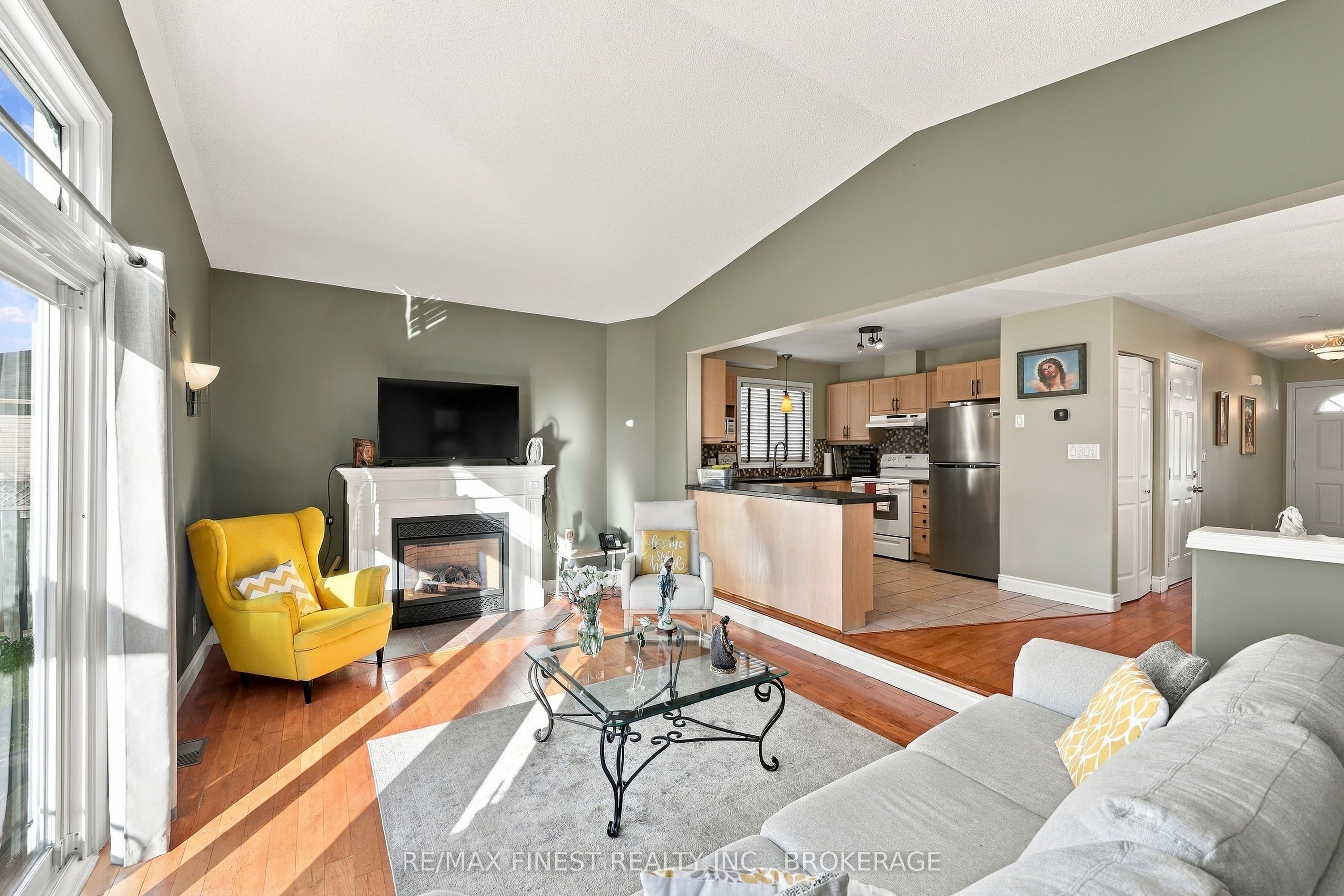 929 Lombardy Street Property Photo 20