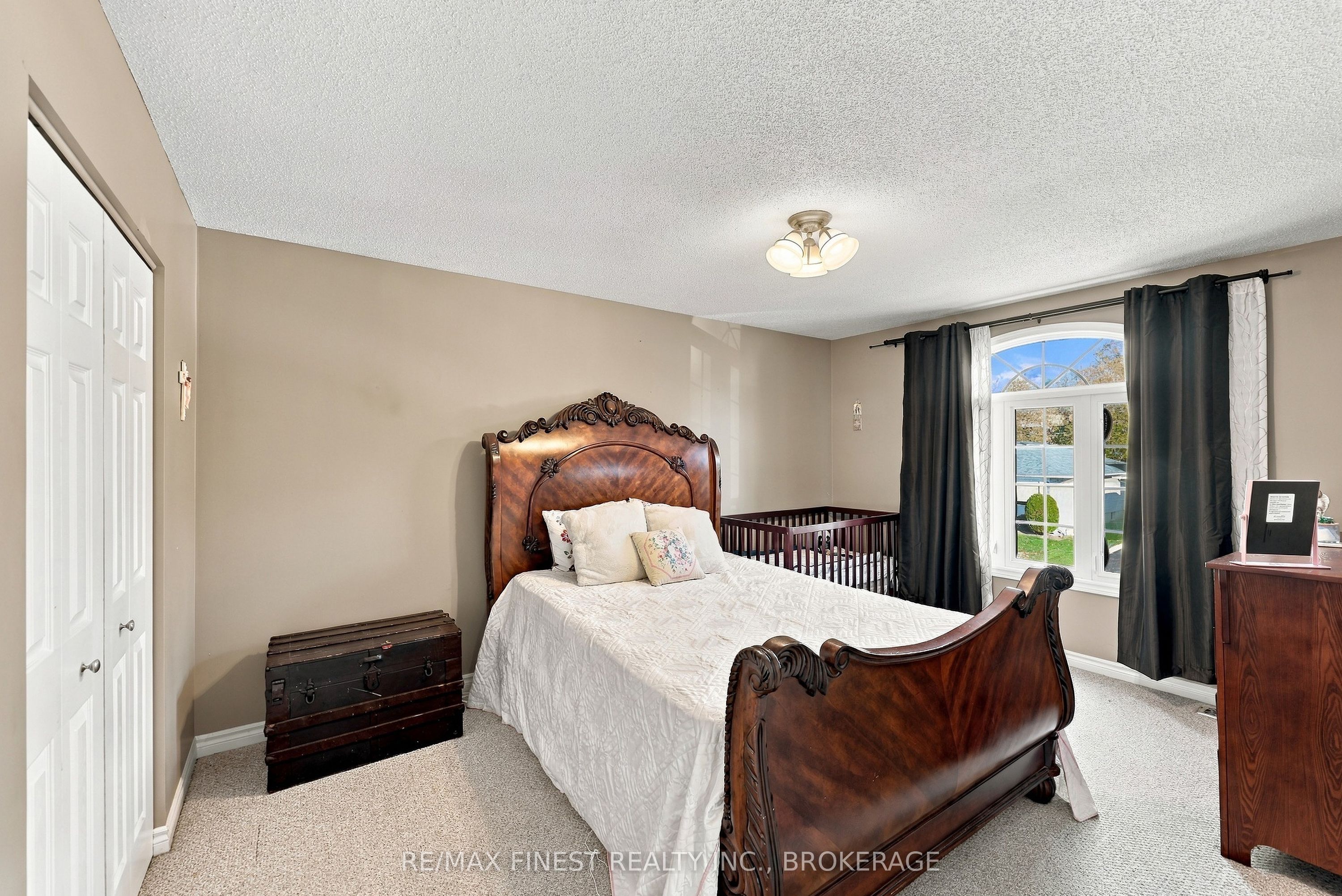929 Lombardy Street Property Photo 24