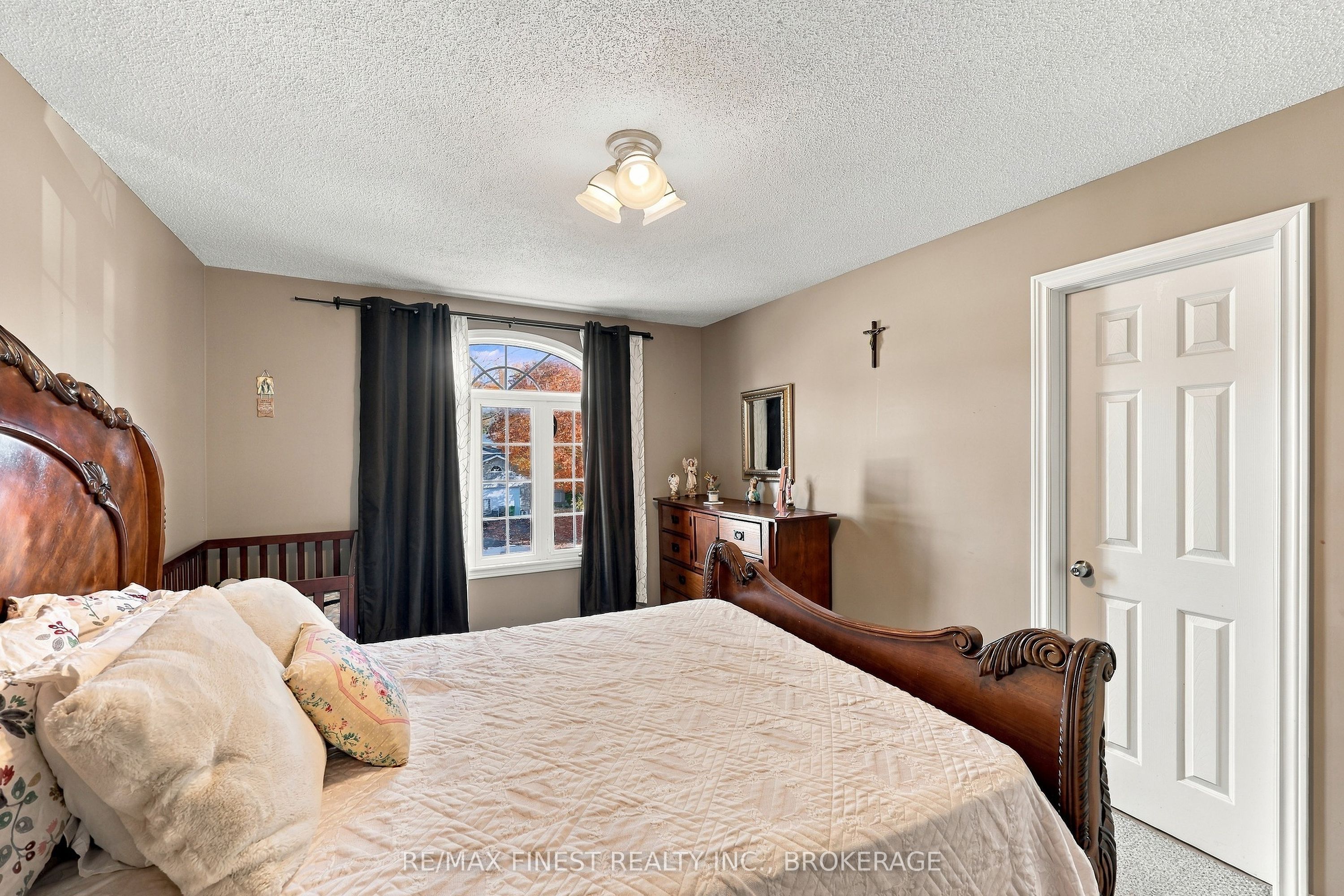 929 Lombardy Street Property Photo 25