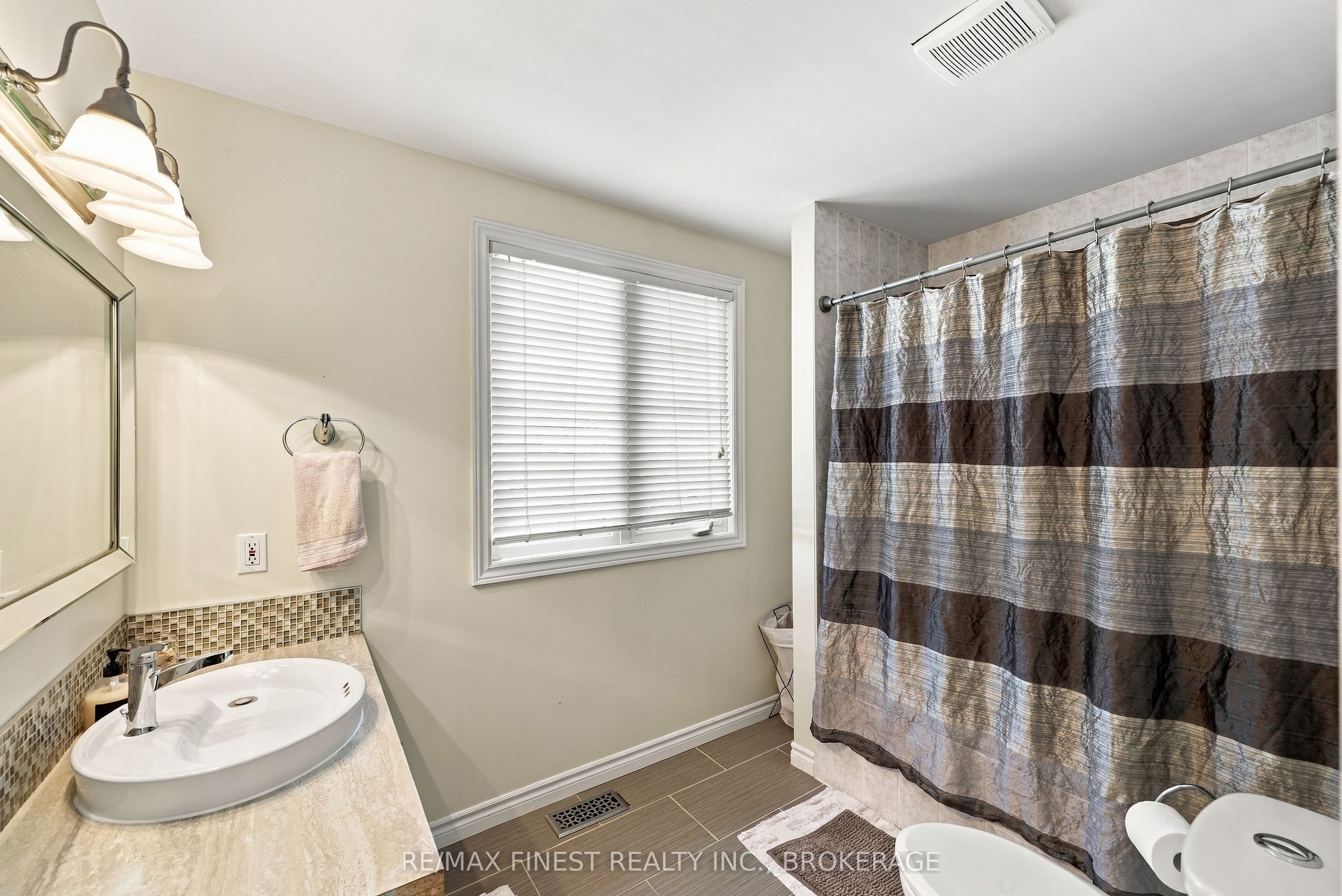 929 Lombardy Street Property Photo 27
